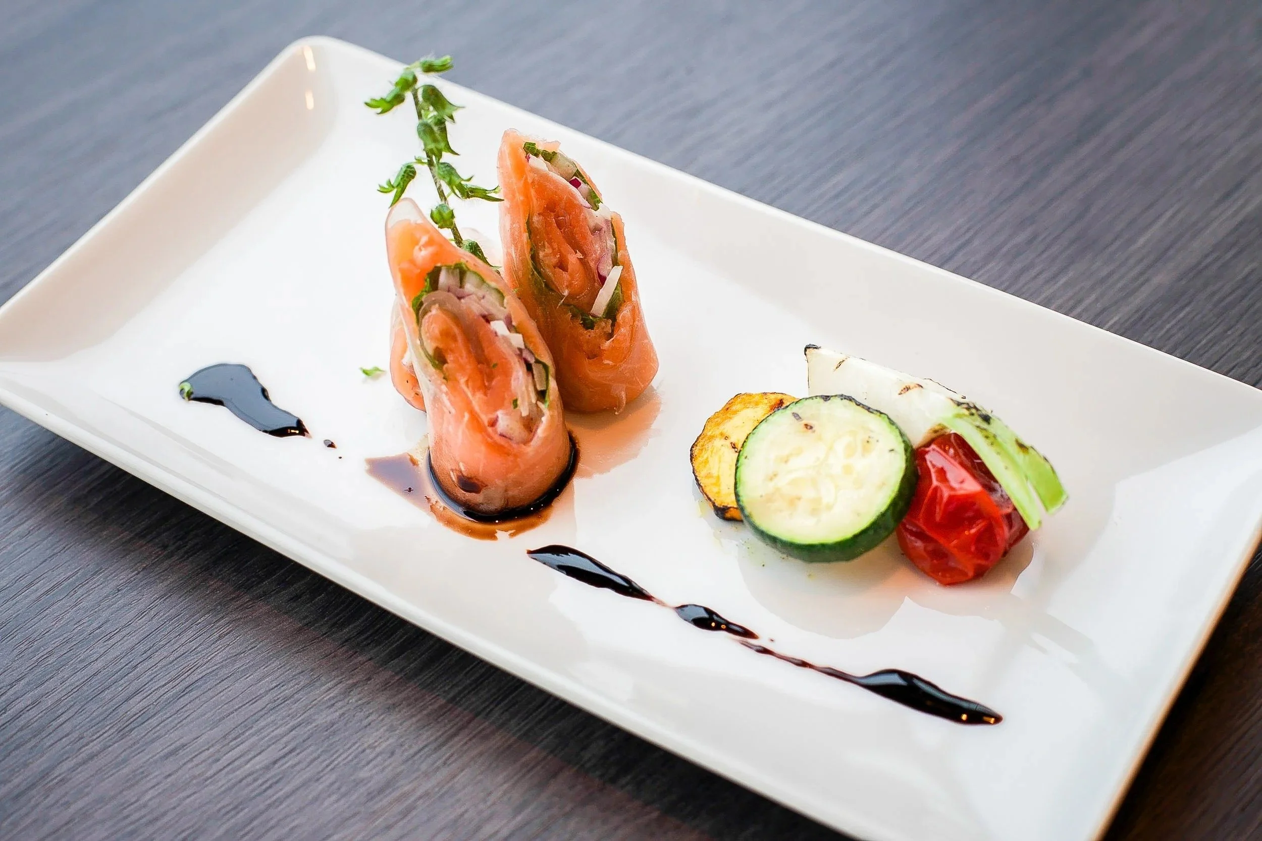 salmon-sashimi-rolls-cucumber-tomato-grilled-tokyo-food-photographer.jpg