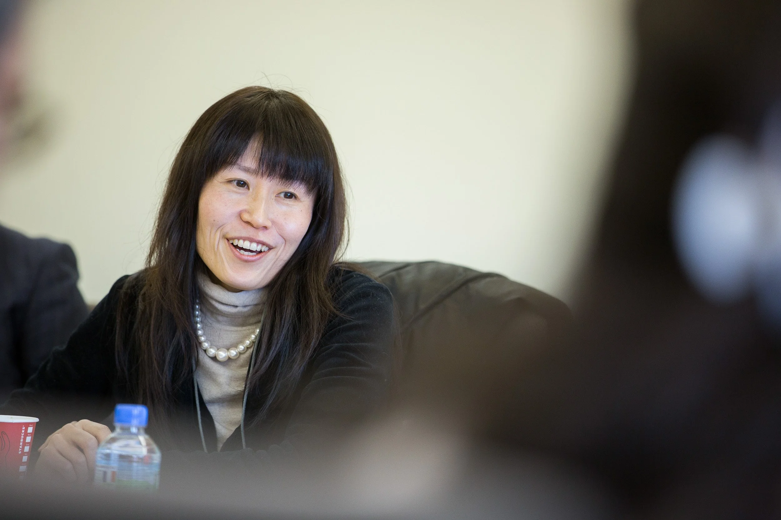 businesswoman-laughing-meeting-corporate-event-photographer-japan.jpg