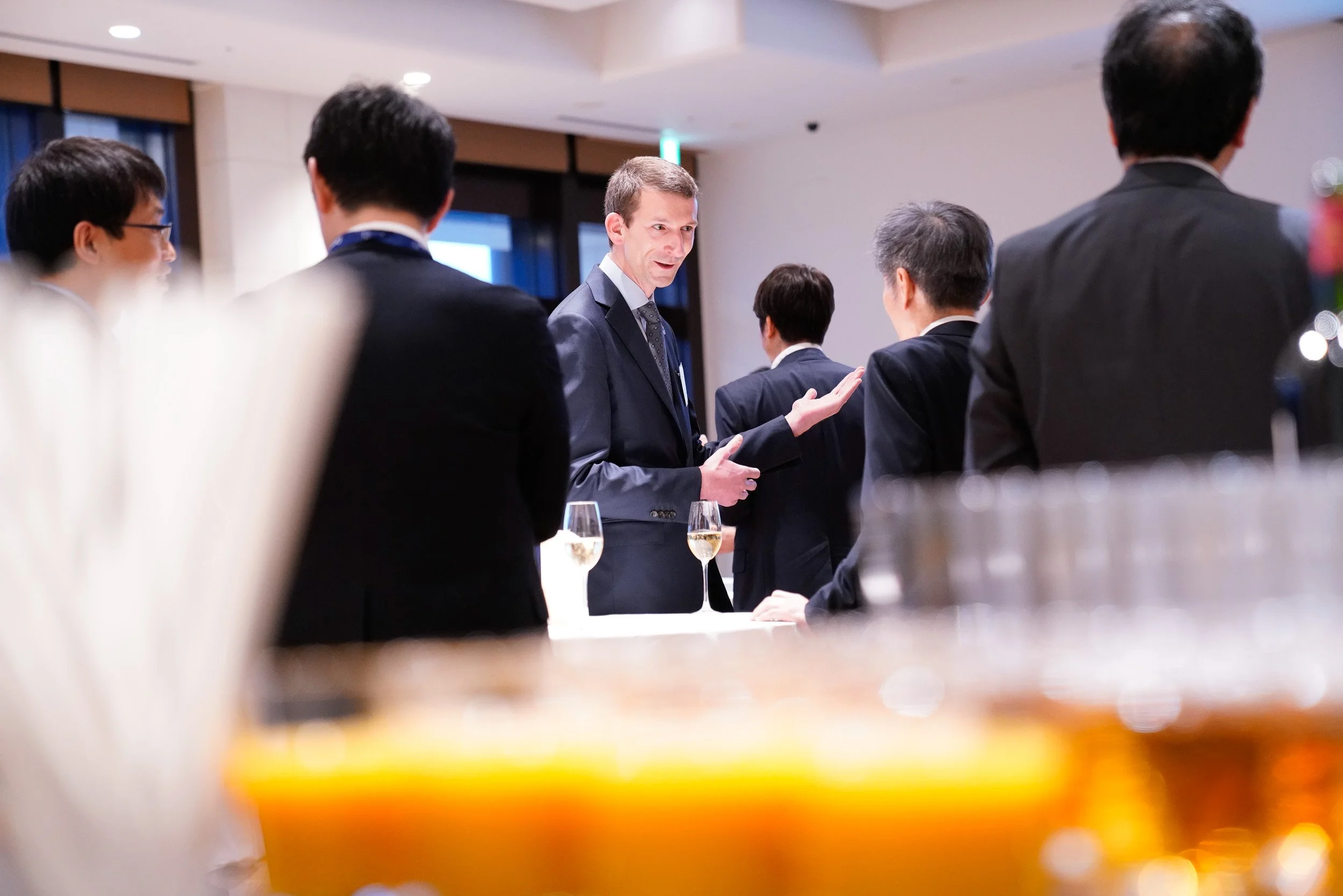 business-networking-reception-champagne-corporate-event-photographer-japan.jpg