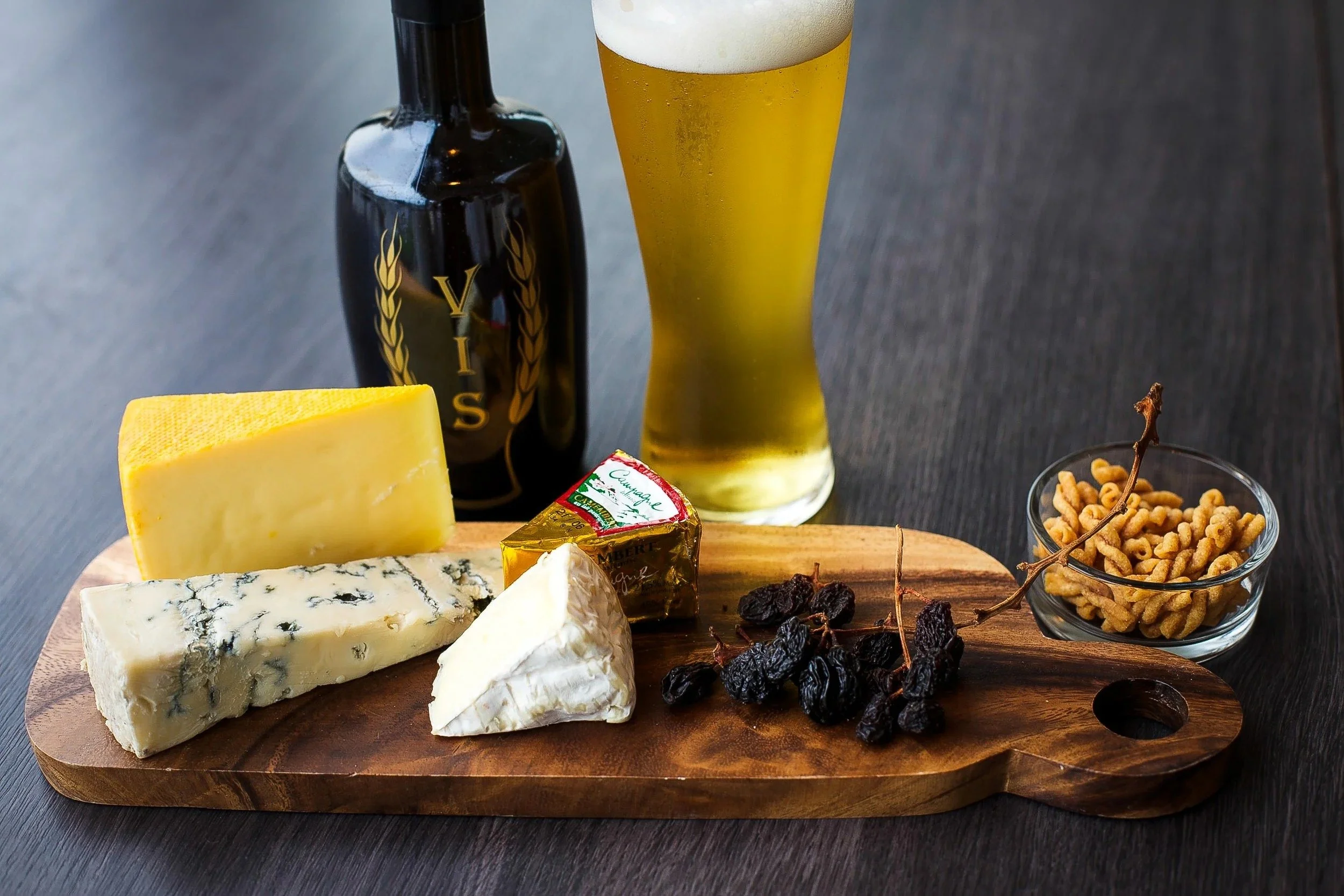 cheese-platter-blue-cheese-brie-yellow-tokyo-food-photographer.jpg