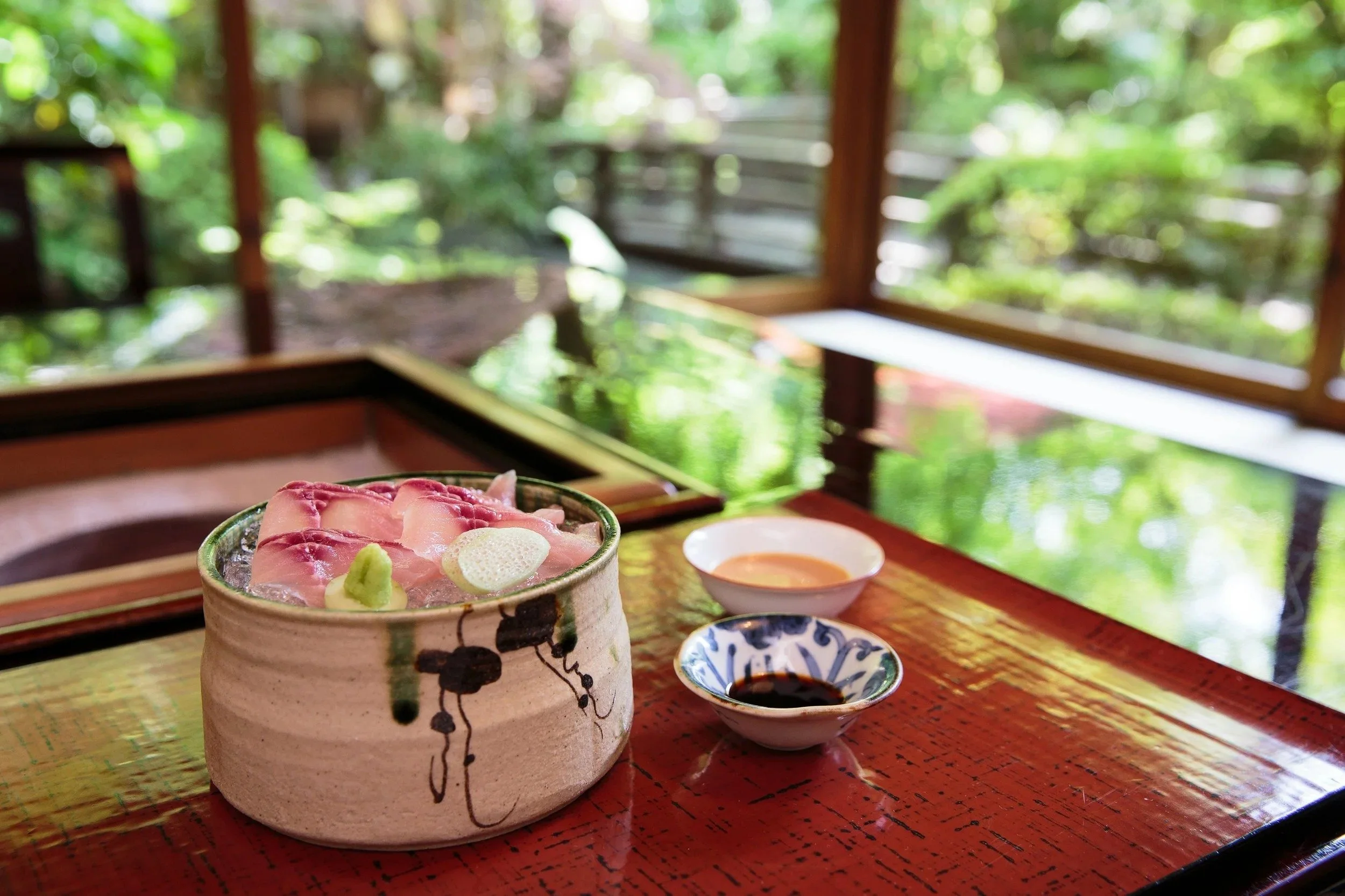 ceramic-bowl-filled-slices-raw-fish-tokyo-food-photographer.jpg