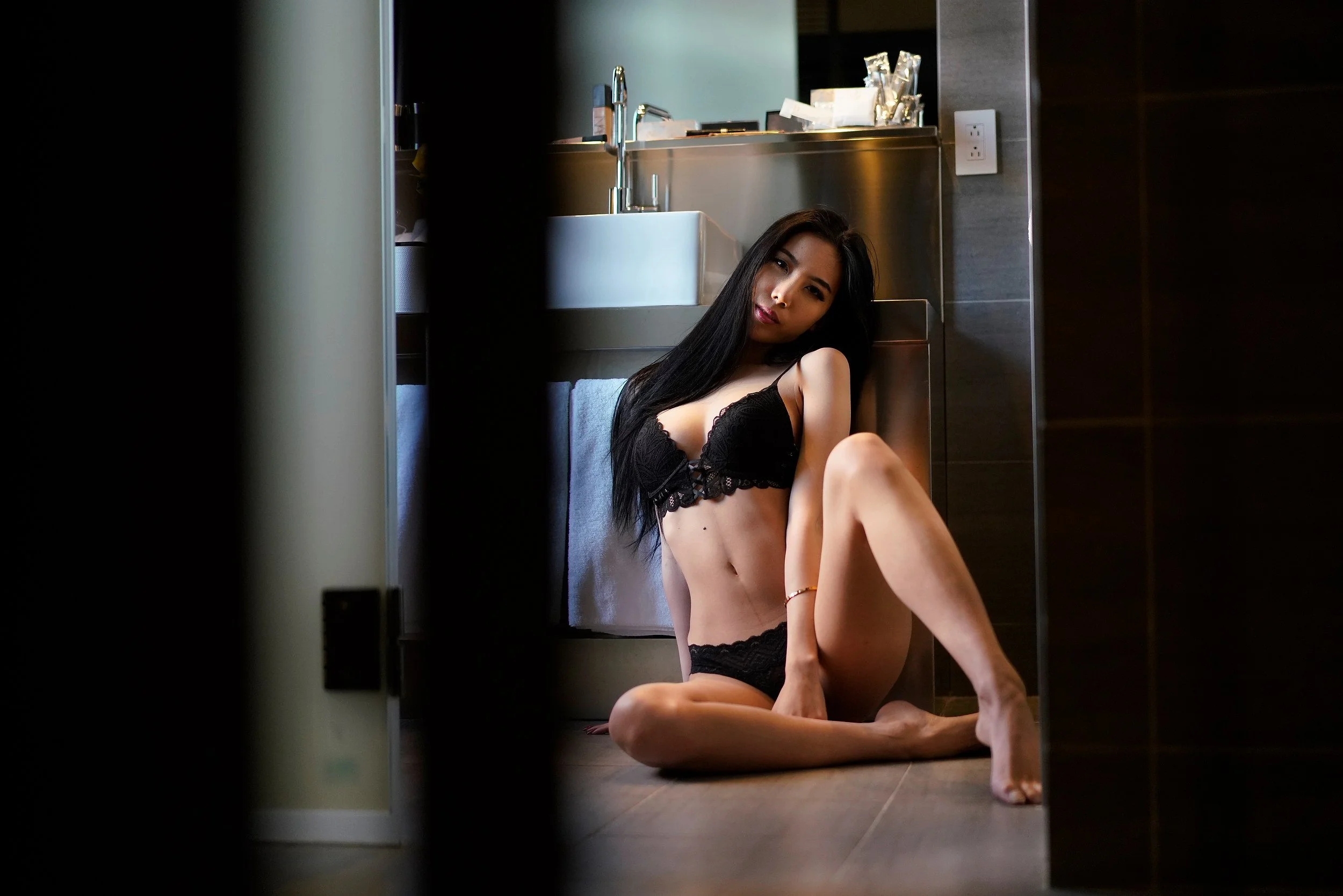 black-lace-lingerie-bathroom-floor-tokyo-boudoir-photographer.jpg