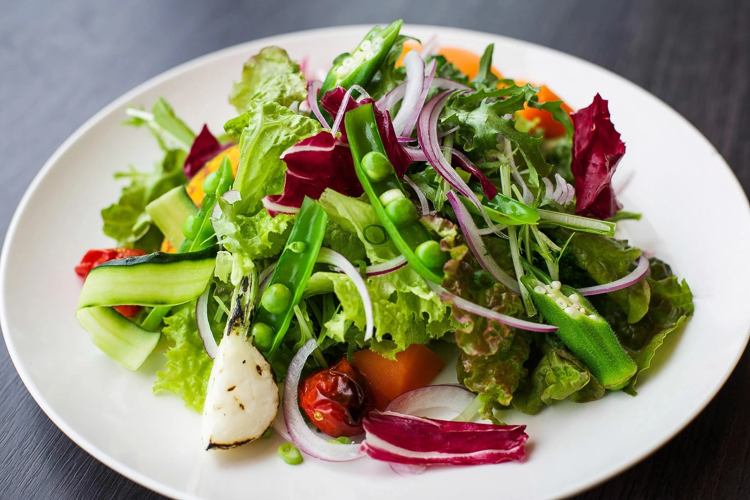 fresh-garden-salad-mixed-greens-sliced-tokyo-food-photographer.jpg