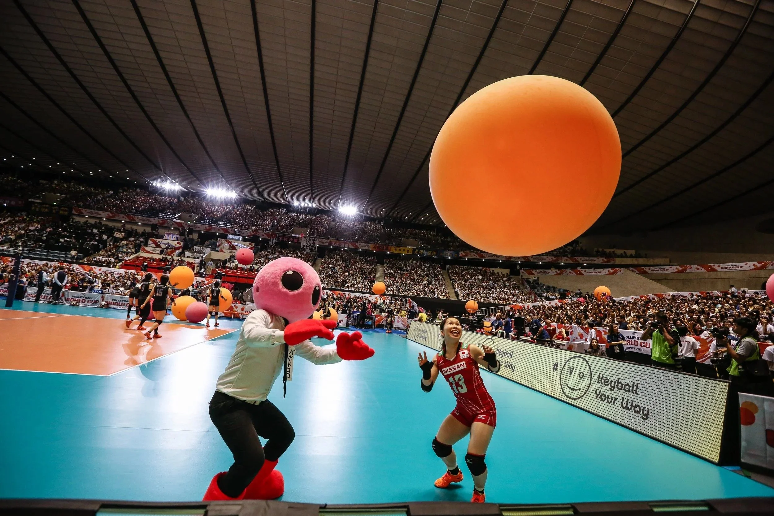 volleyball-world-cup-mascot-crowd-tokyo-sports-photographer.jpg