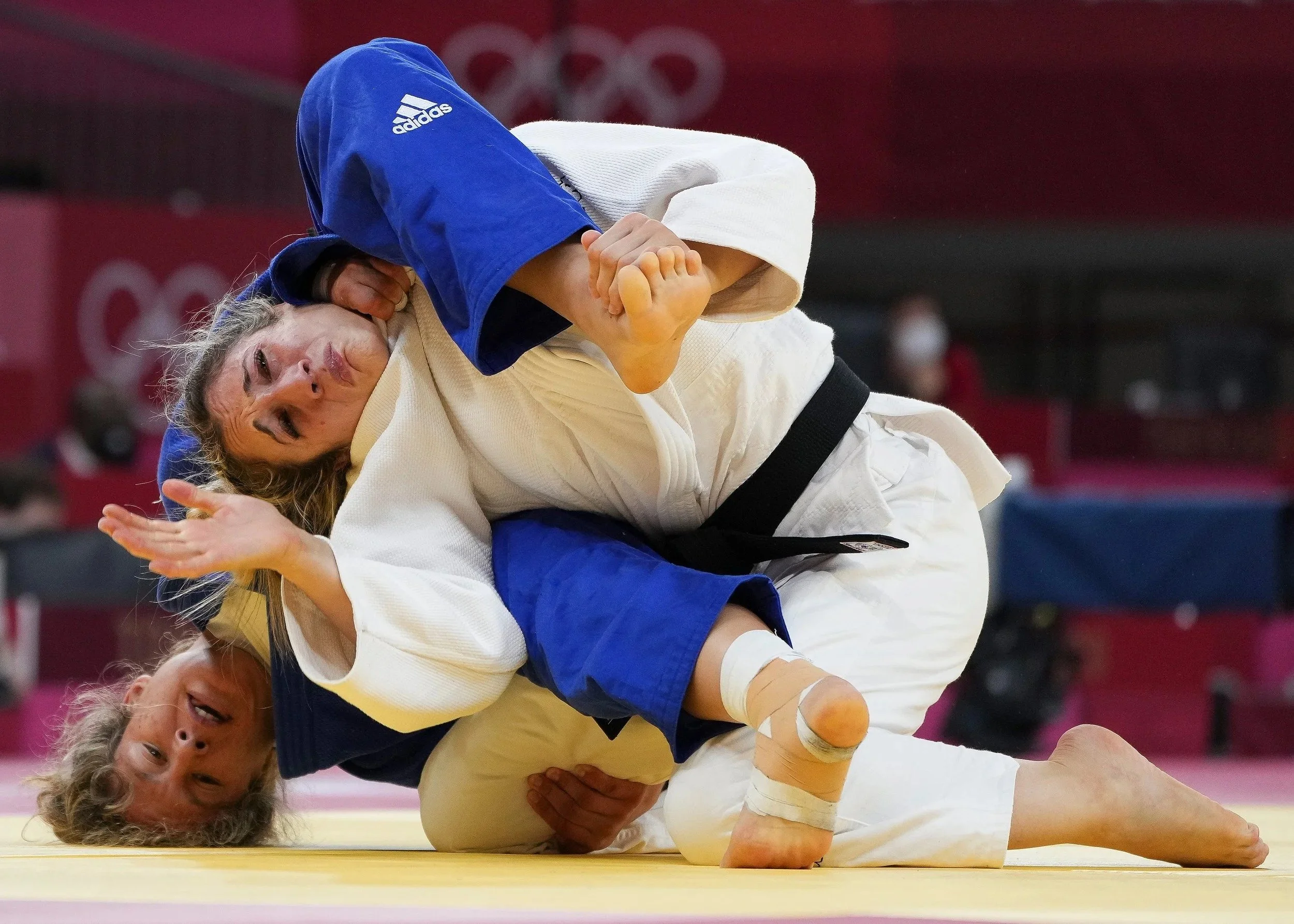 olympic-judo-womens-groundwork-tokyo-sports-photographer.jpg