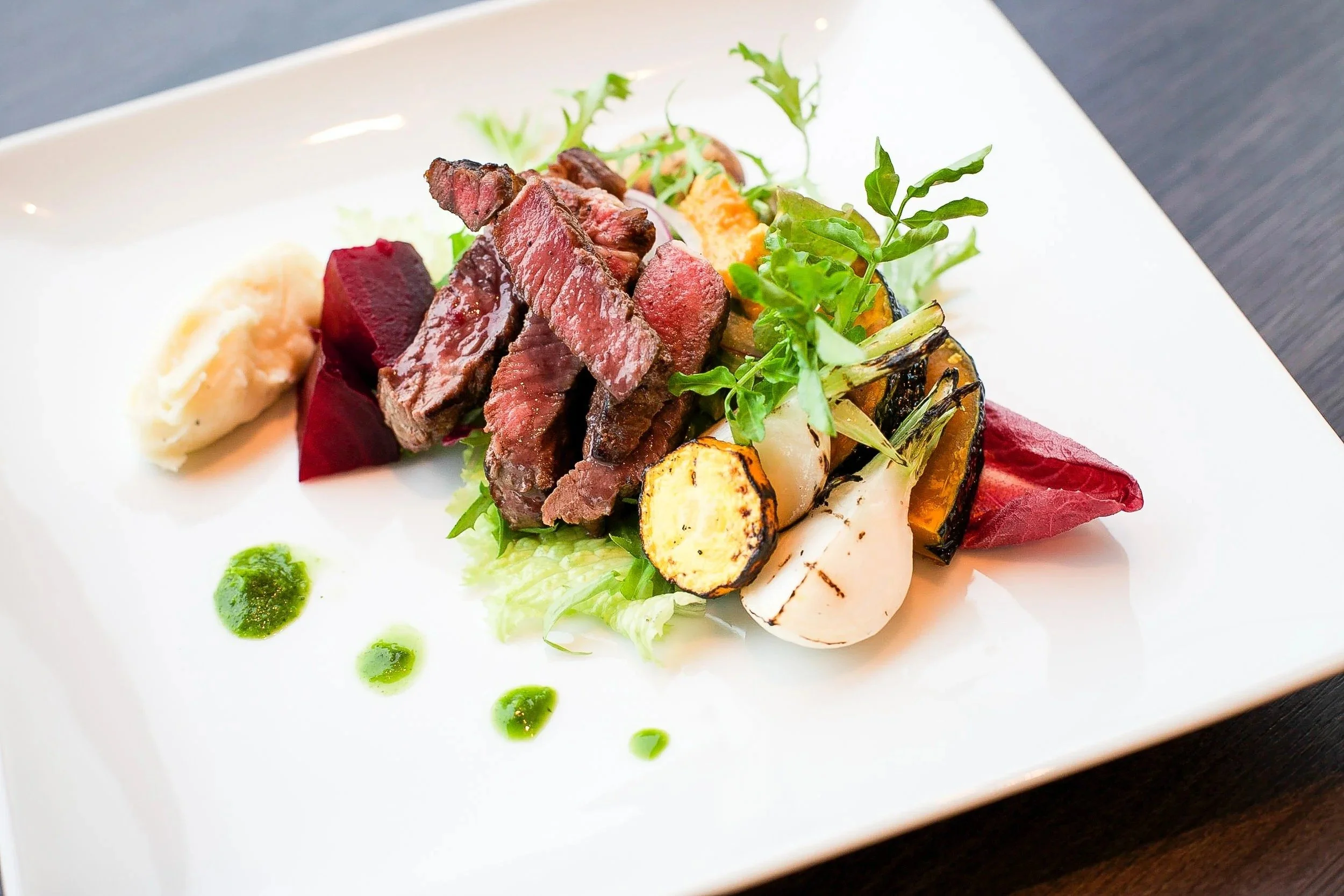 plate-grilled-steak-slices-grilled-vegetables-tokyo-food-photographer.jpg