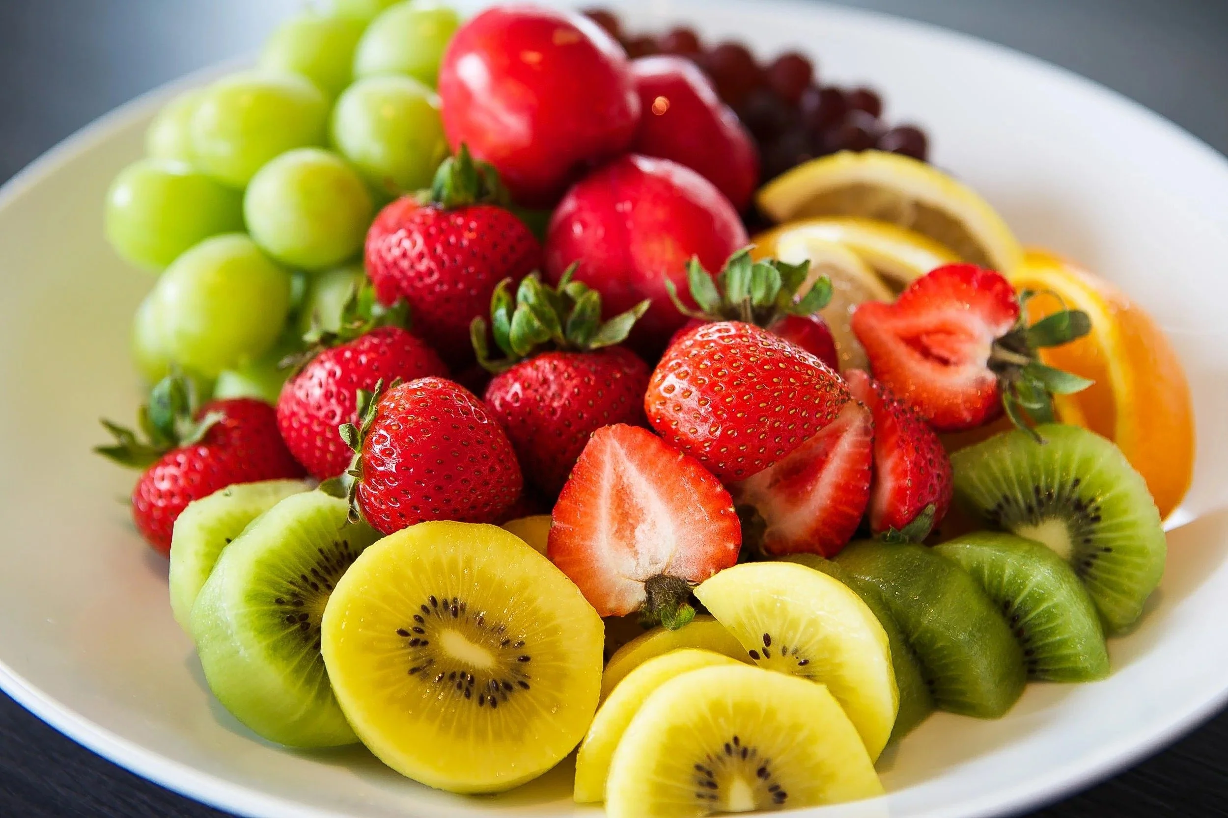 assorted-fresh-fruit-white-plate-strawberries-tokyo-food-photographer.jpg