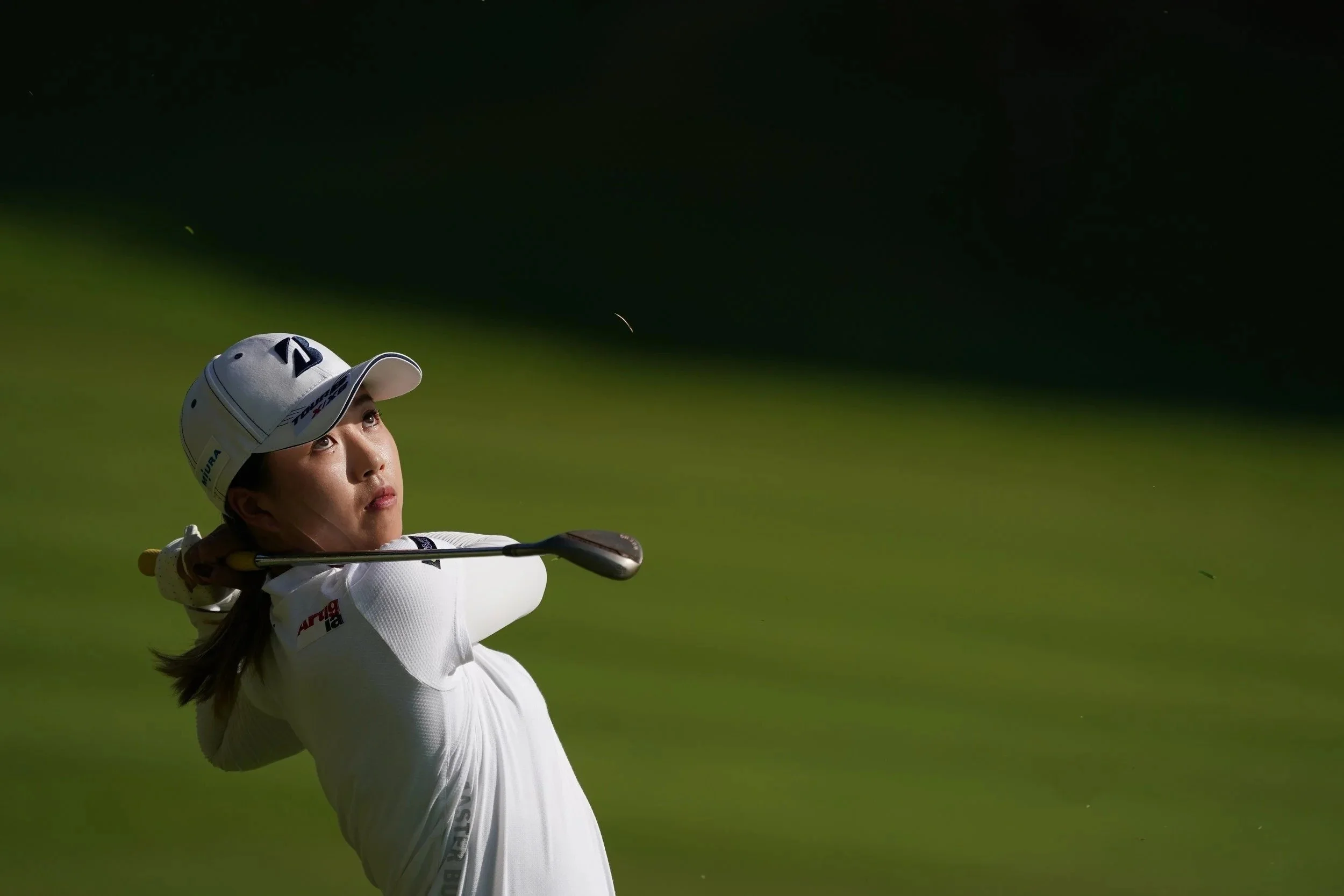 womens-golf-swing-portrait-tokyo-sports-photographer.jpg