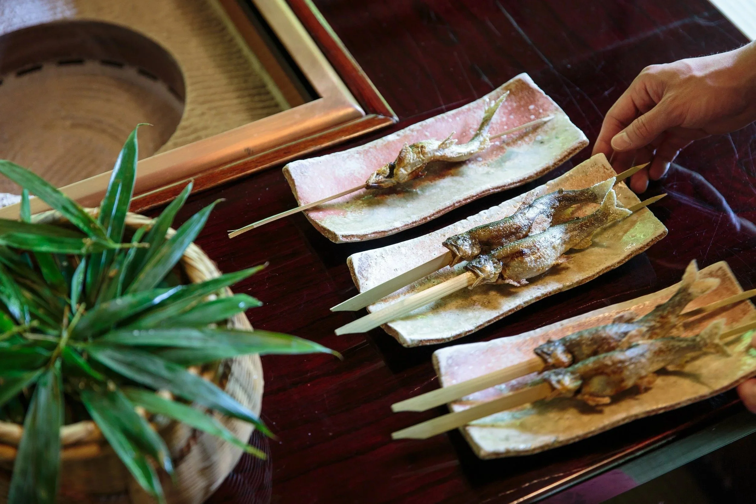 skewers-grilled-fish-rectangular-ceramic-plates-tokyo-food-photographer.jpg