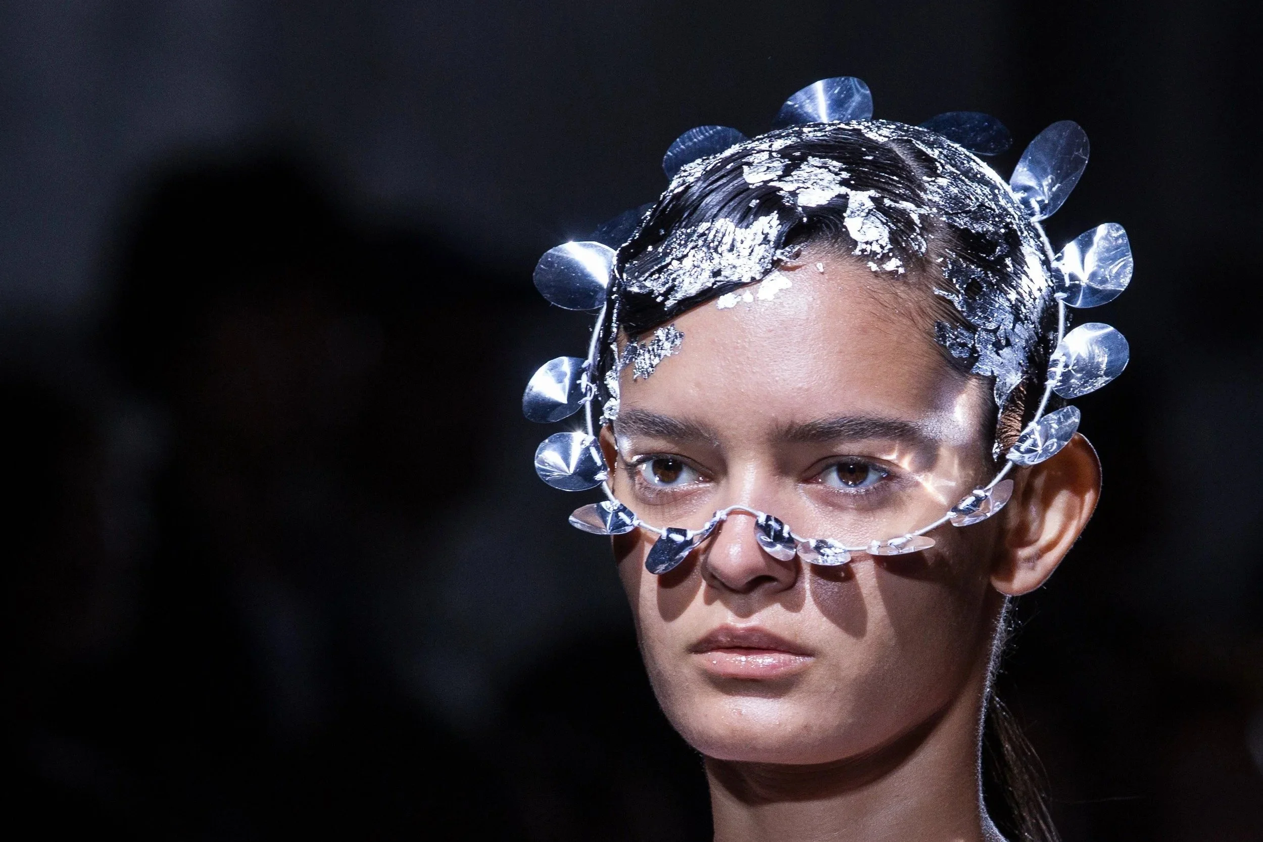 silver-wire-headpiece-runway-beauty-fashion-photographer-christopher-jue.jpg