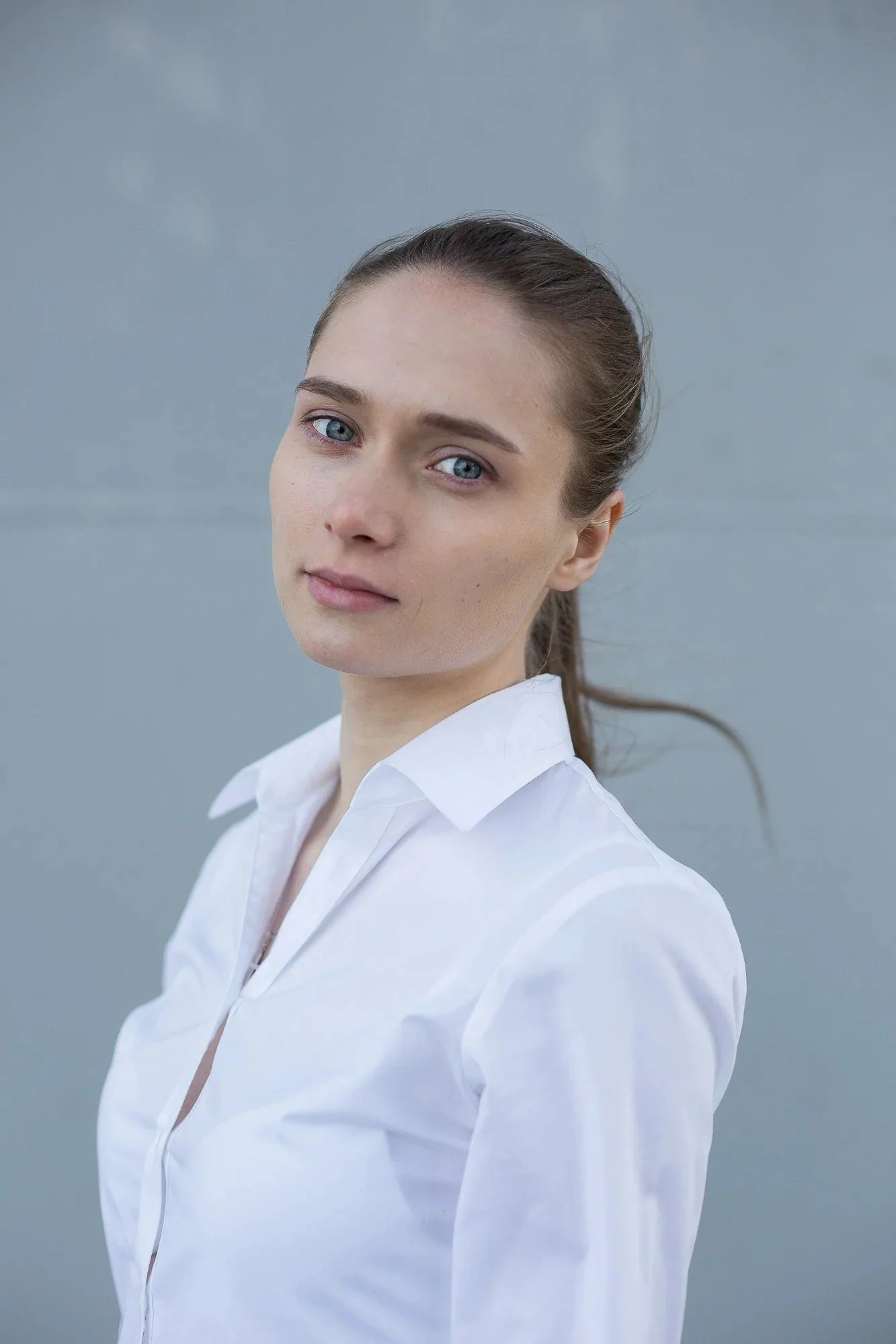 side-profile-headshot-studio-portrait-tokyo-portrait-photographer.jpg