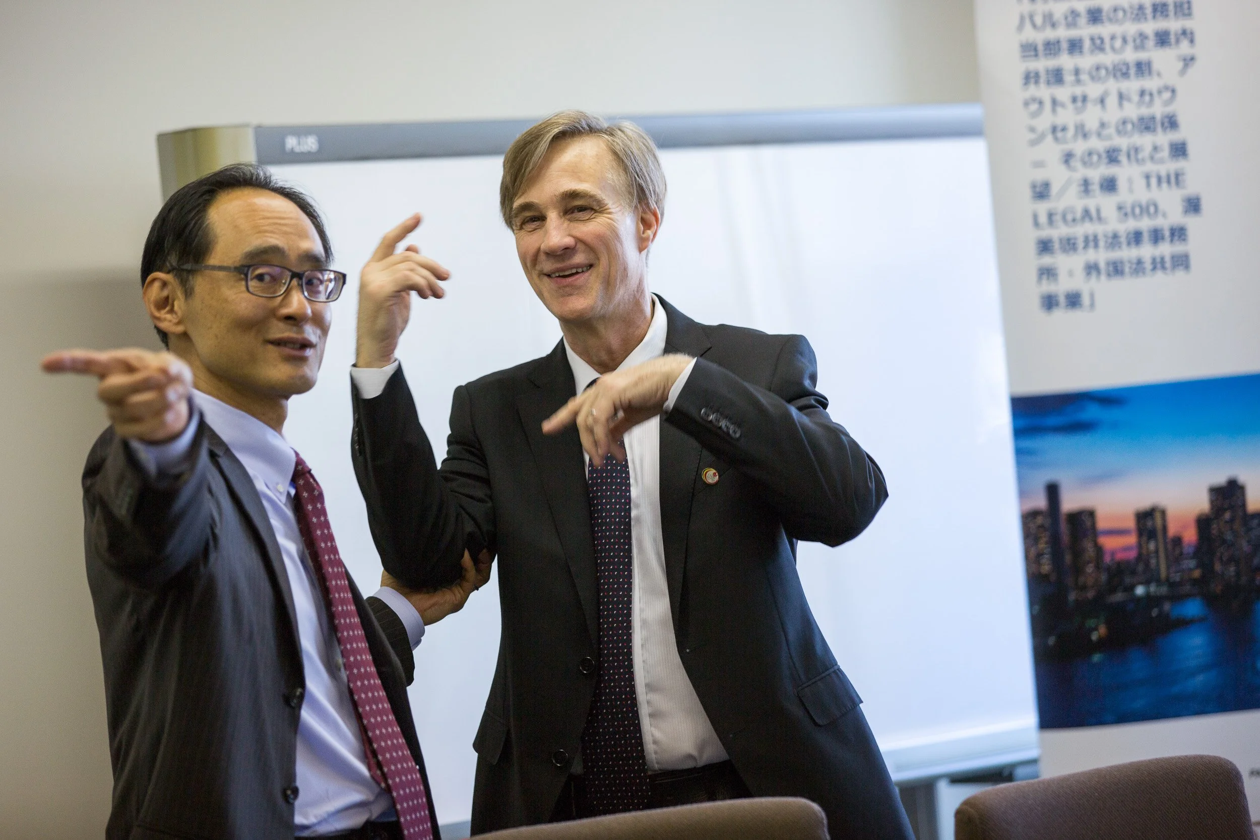 legal-500-seminar-executives-laughing-corporate-event-photographer-japan.jpg