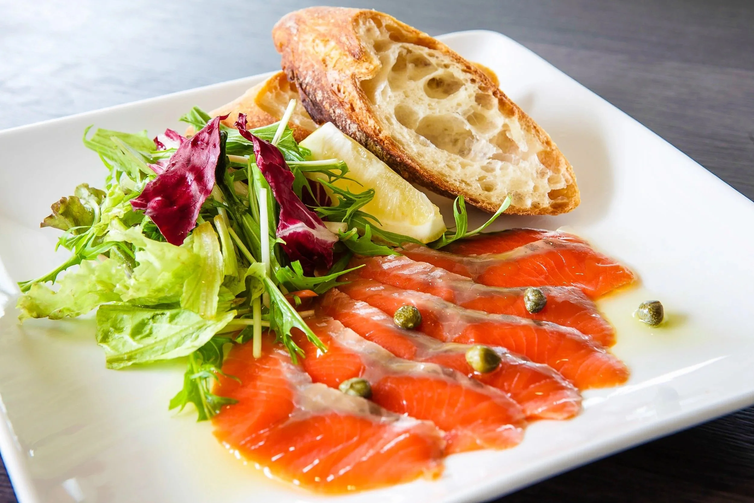 plate-smoked-salmon-mixed-green-salad-tokyo-food-photographer.jpg