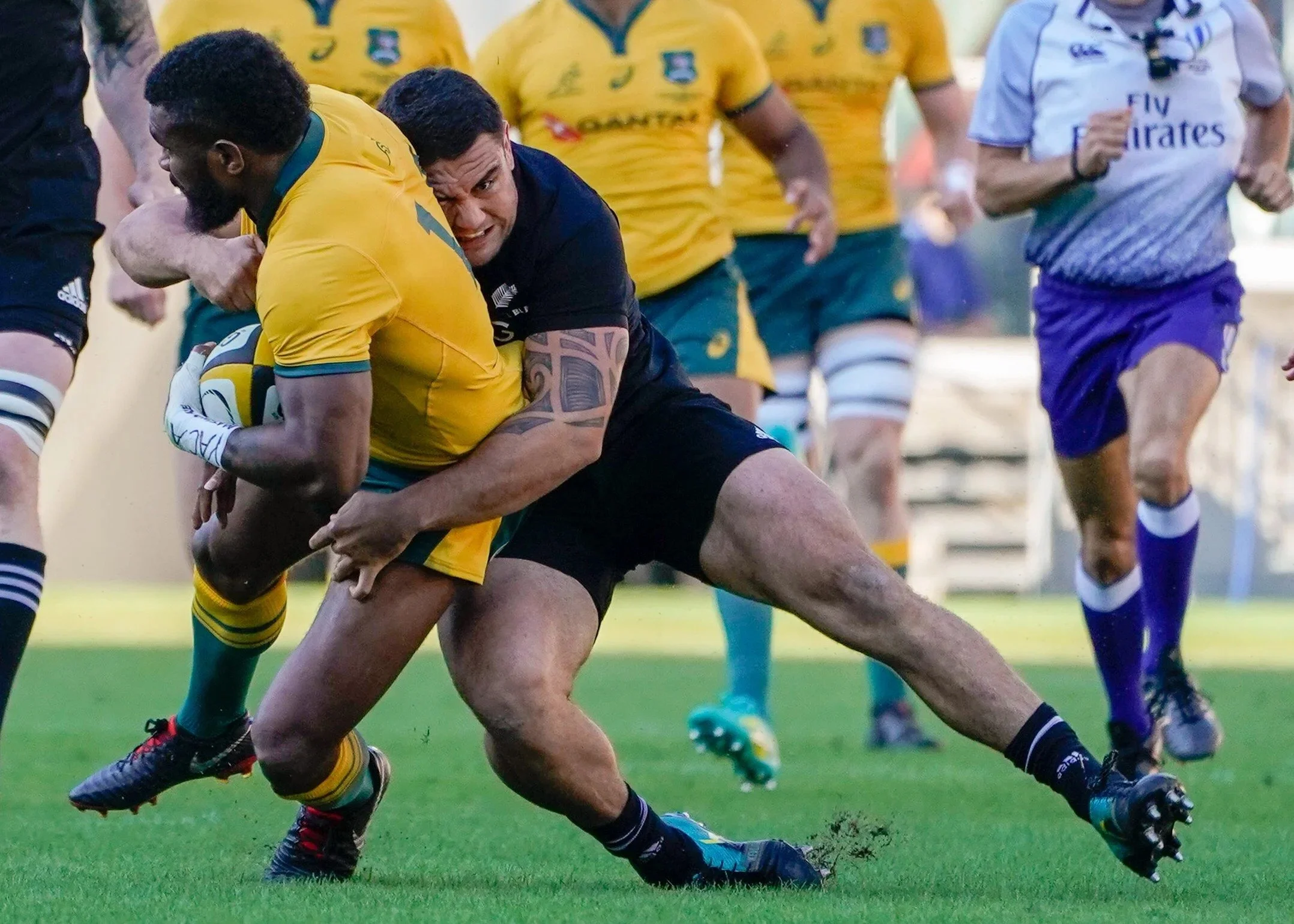 rugby-tackle-australia-new-zealand-tokyo-sports-photographer.jpg