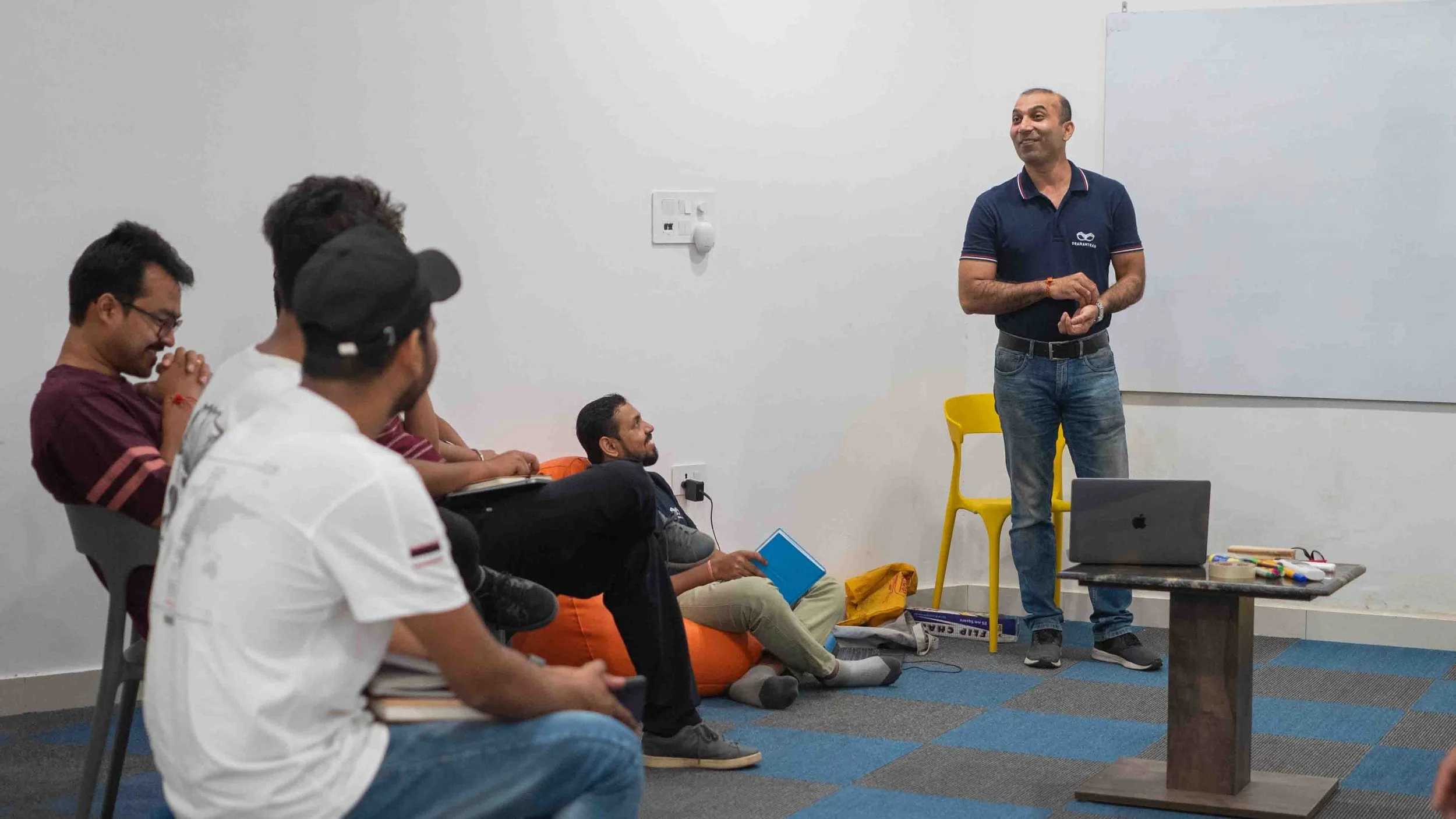 Kundan facilitating a small-group discussion with founders, New Delhi