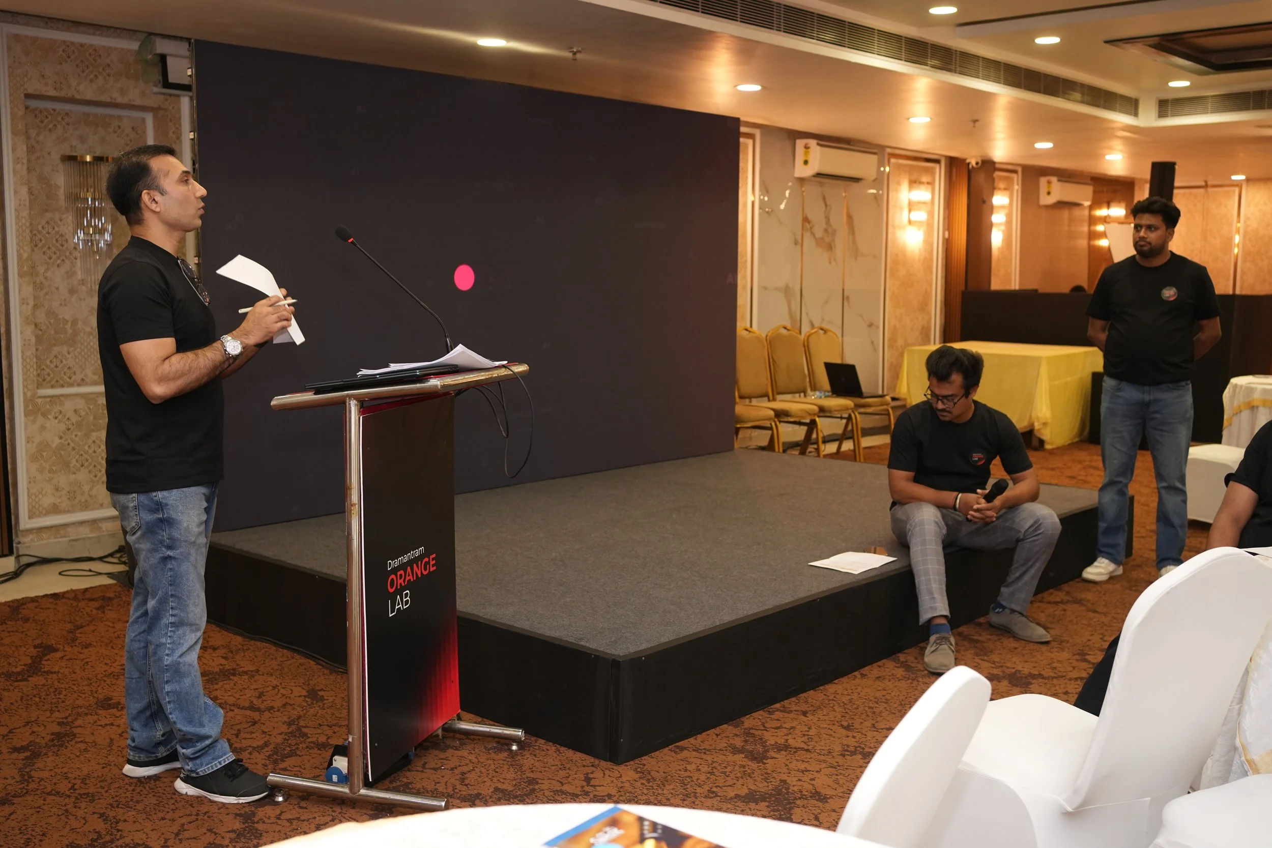 Kundan facilitating a small-group discussion with founders, New Delhi