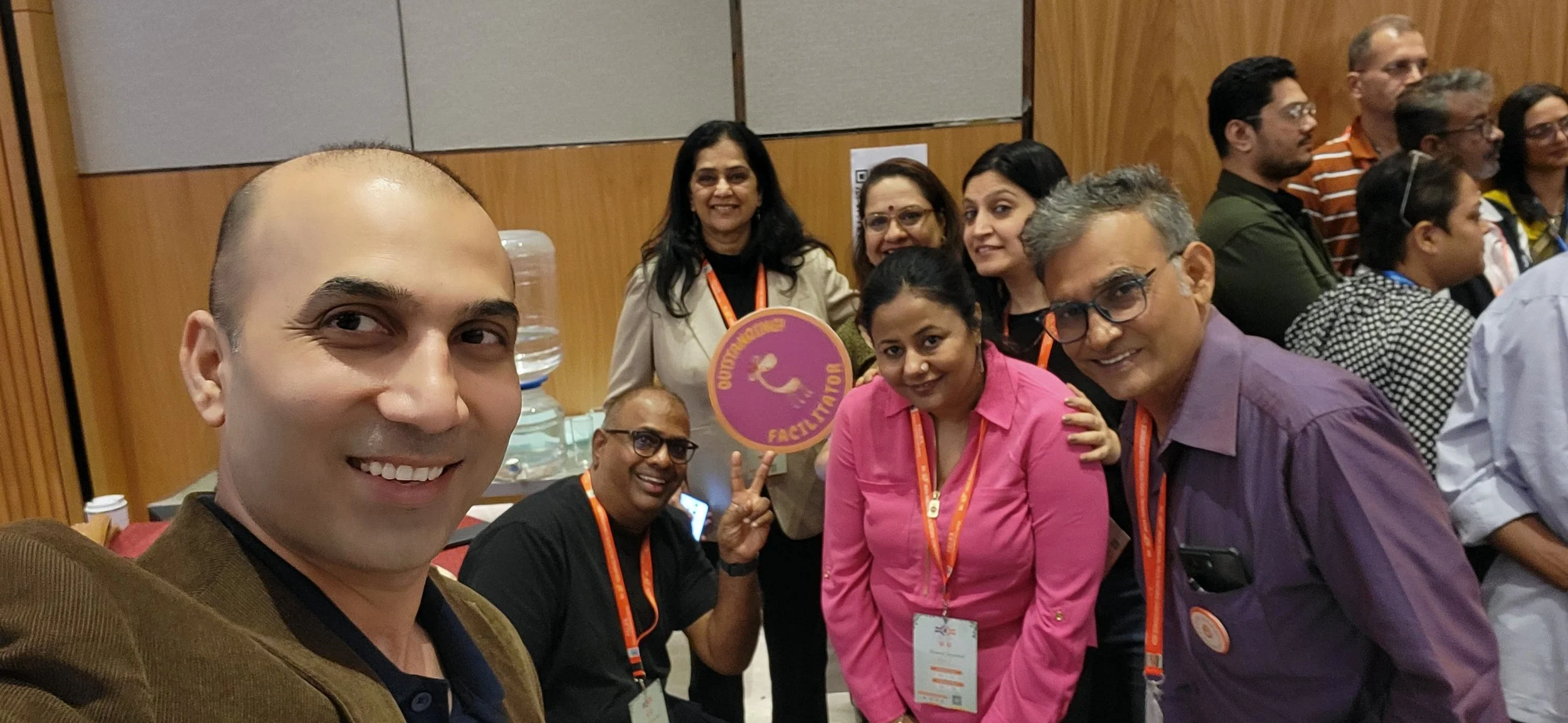 Kundan facilitating a small-group discussion with founders, New Delhi