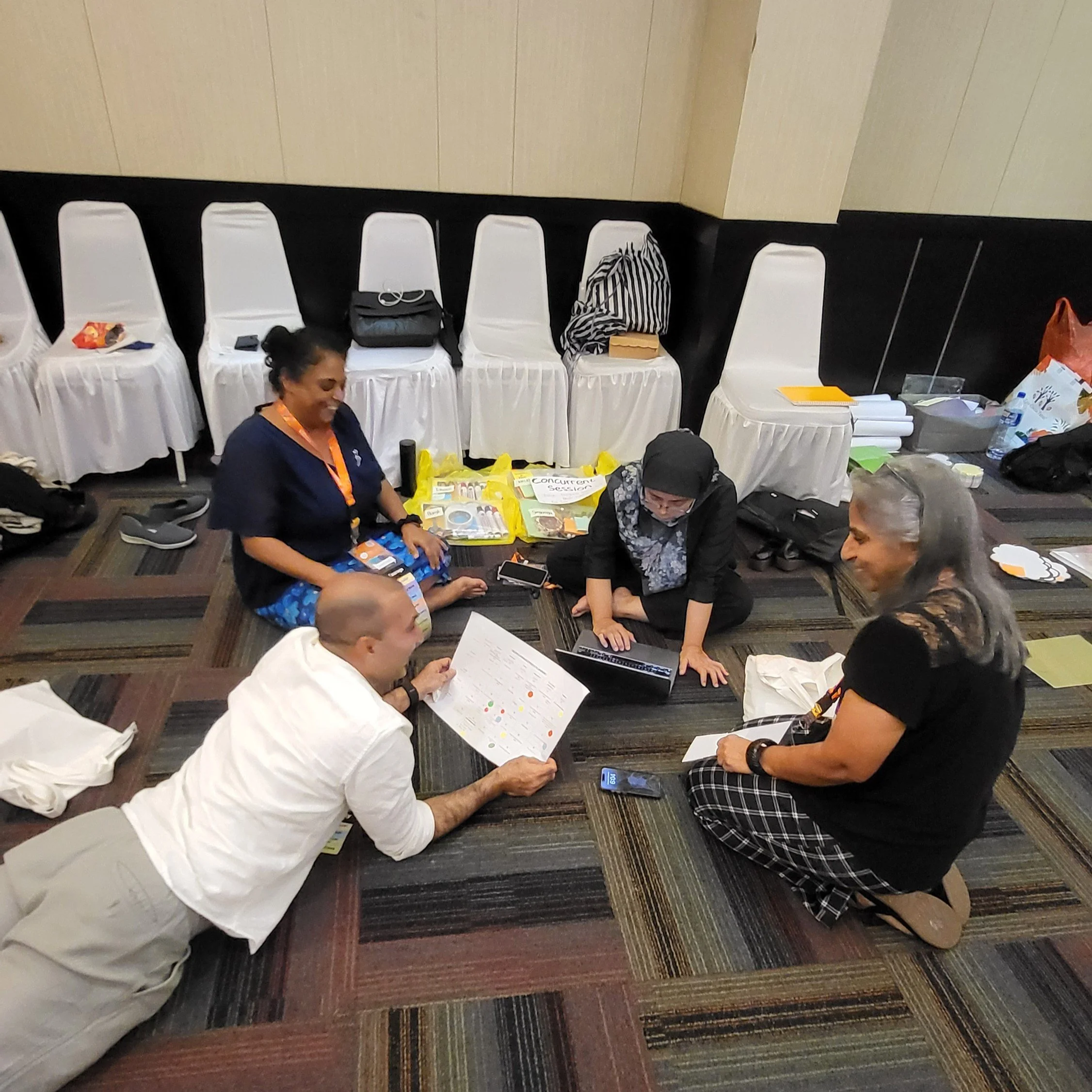 Kundan facilitating a small-group discussion with founders, New Delhi