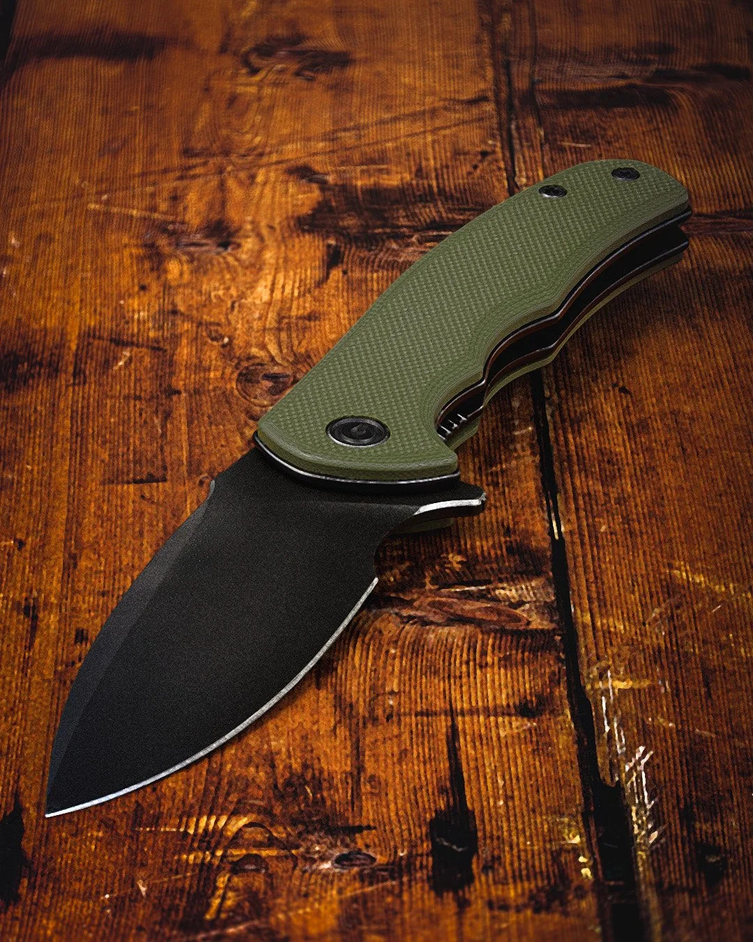 CIVIVI_Green_Knife_Low_Angle.jpg