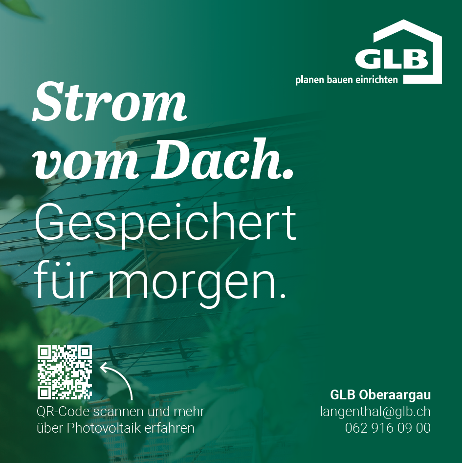 Werbung für Solarenergie, mit Logo 'GLB' und Text 'Strom vom Dach. Gespeichert für morgen.' inklusive QR-Code und Kontaktinformationen der GLB Oberargau.