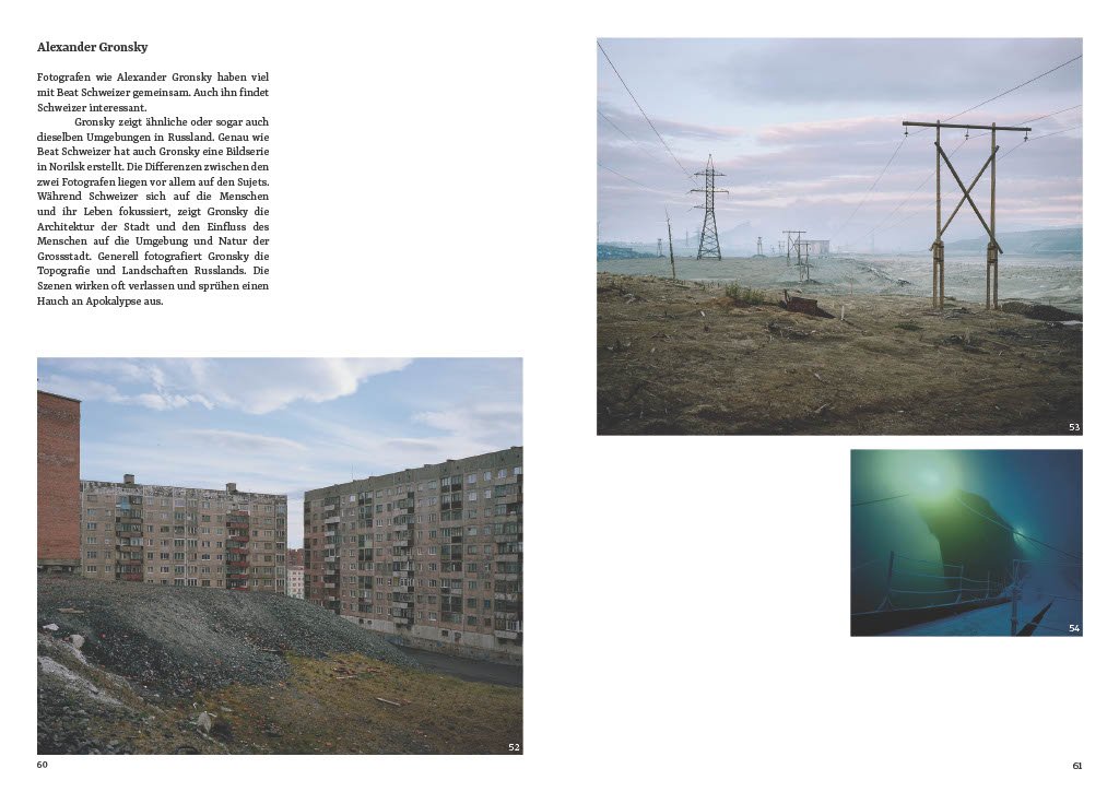 Drei Landschaftsbilder: Das erste zeigt eine speichernde Landschaft mit Hochspannungstraulen im Dämmerlicht, das zweite zeigt einen grau-blauen Park im urbanen Gebiet mit Hochhäusern, und das dritte ein dunkles, nebliges Bild eines Schiffes unter Was