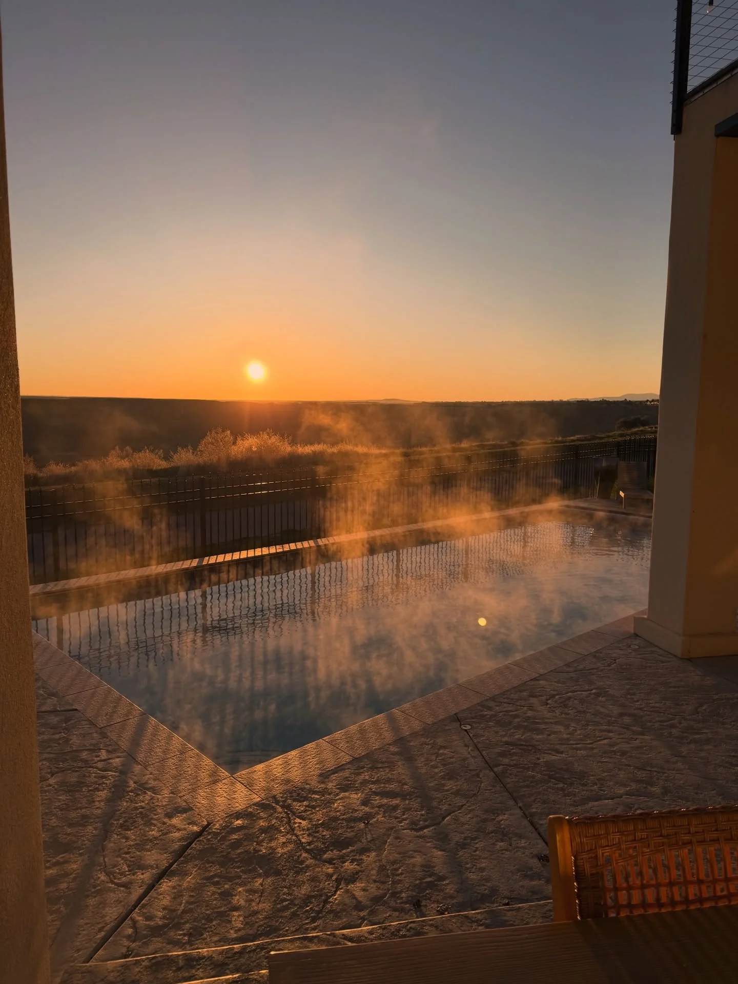 Some pools are just pools&hellip; and then there are destinations. ✨ 

This stunning Airbnb setup is what backyard dreams are made of&mdash;crystal-clear water, perfect design, and total relaxation built right in. 

It&rsquo;s a true privilege to hel