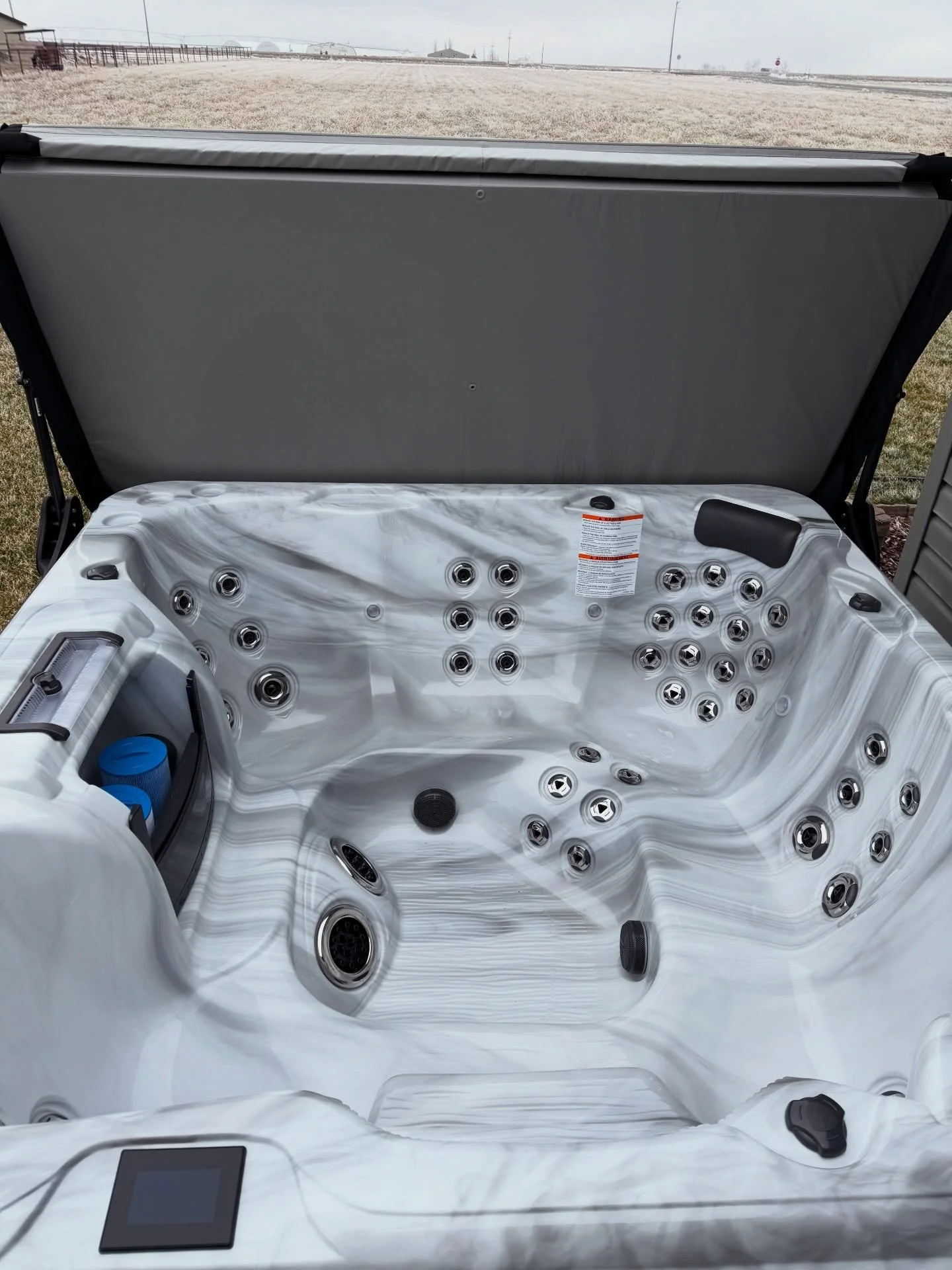 Busy week getting all of these brand new spas delivered and set up! 🛻
Our spas are completely customizable and include steps, a cover, a cover lifter, a chemical kit, and free delivery in the Magic Valley ✨ 
Contact us for the best deals in town! 🐳