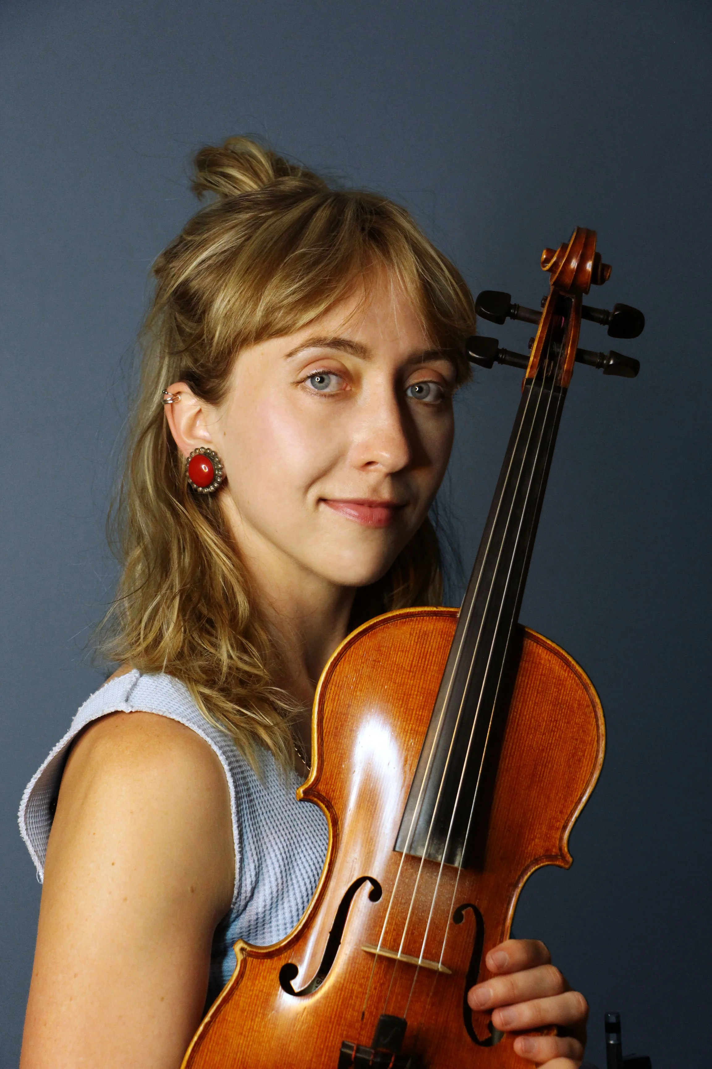 elleonviolincloseupBLUEBG.jpg