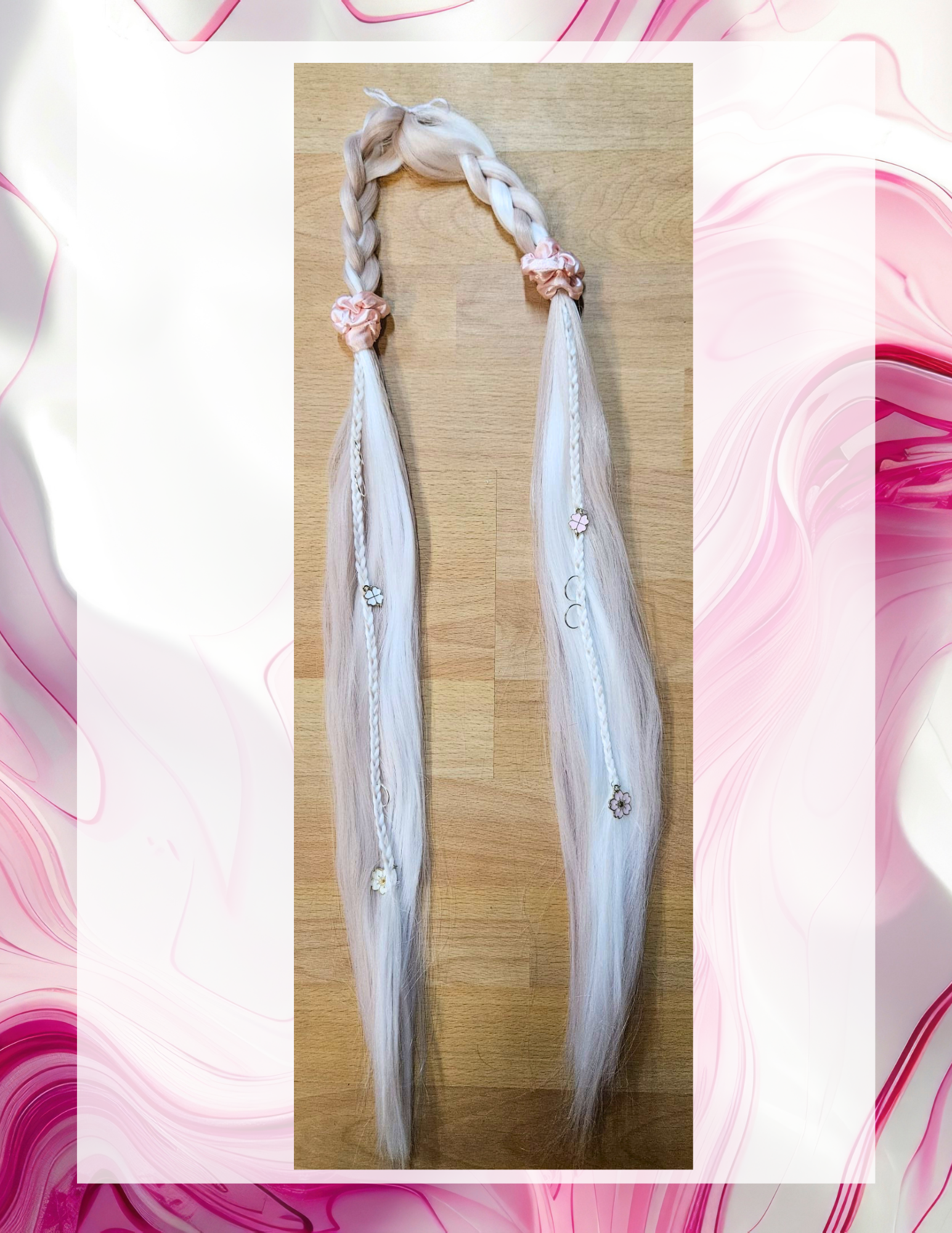 double-tresse-blanche-posee-bois.jpg