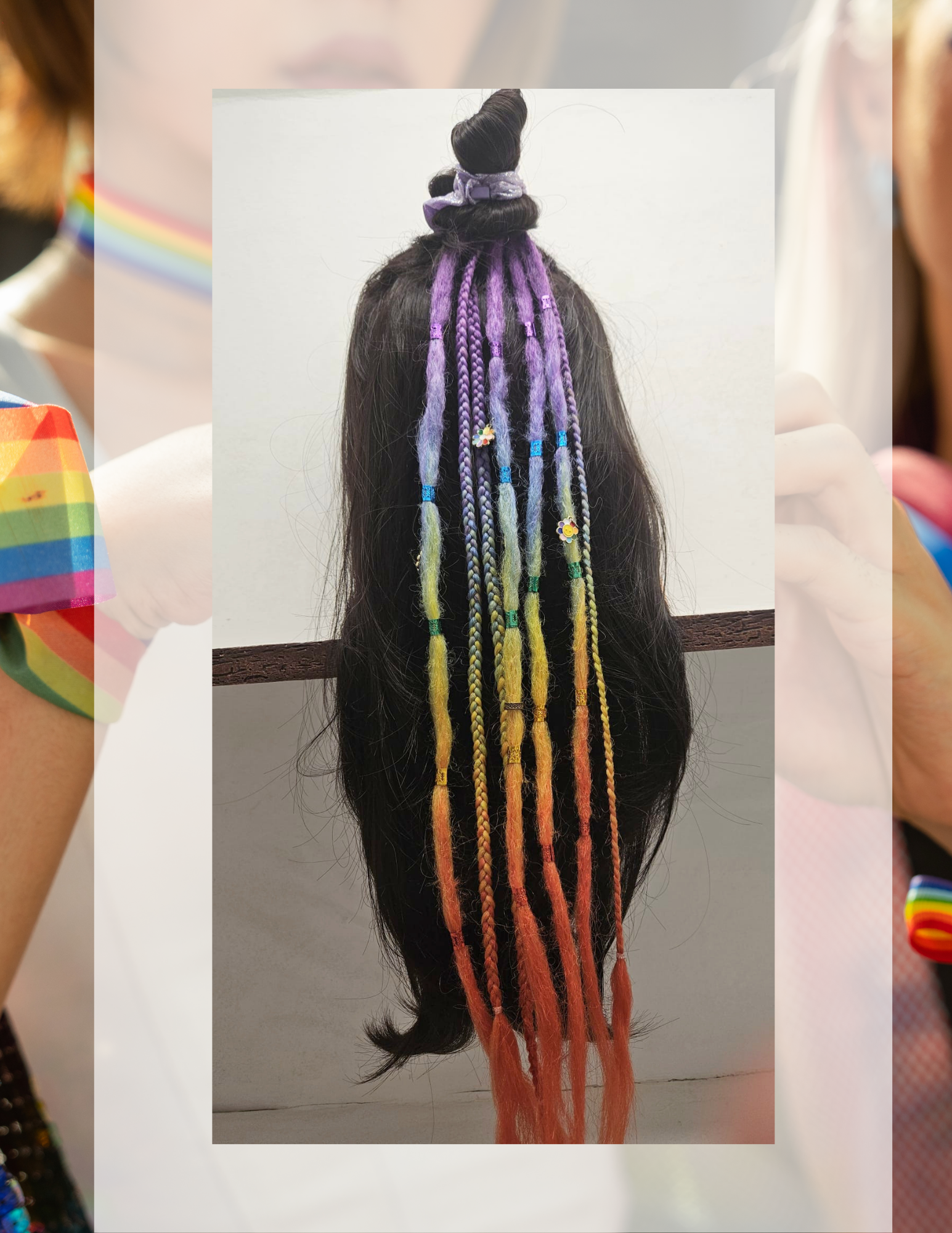 Extensions de dreadlocks arc-en-ciel, dégradé multicolore vu de dos