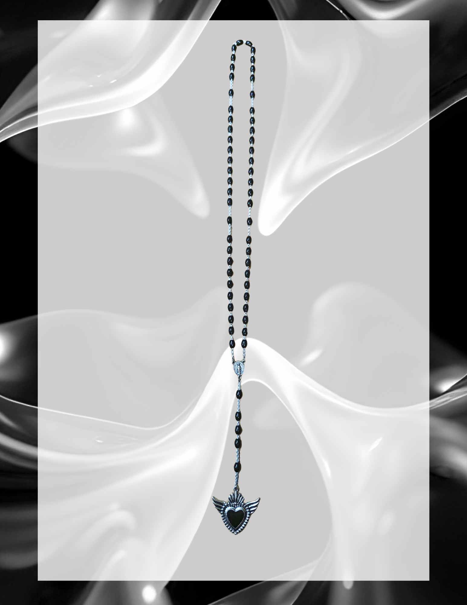 collier-gothique-noir-coeur-aile.jpg
