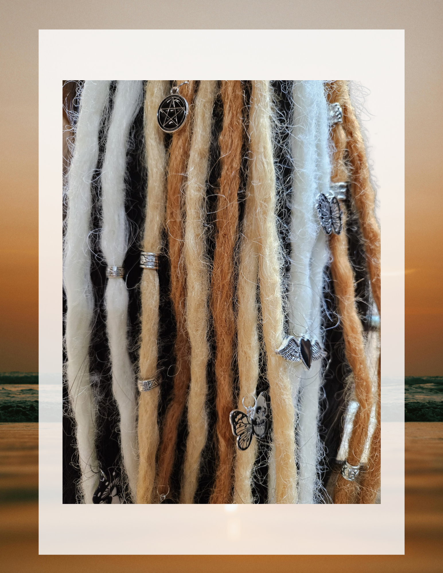 Texture de mèches de dreadlocks synthétiques aux reflets brillants
