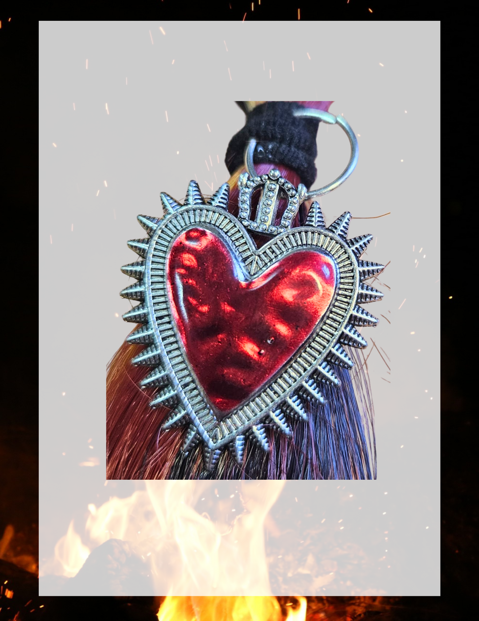 charm-coeur-sacre-rouge-couronne.jpg