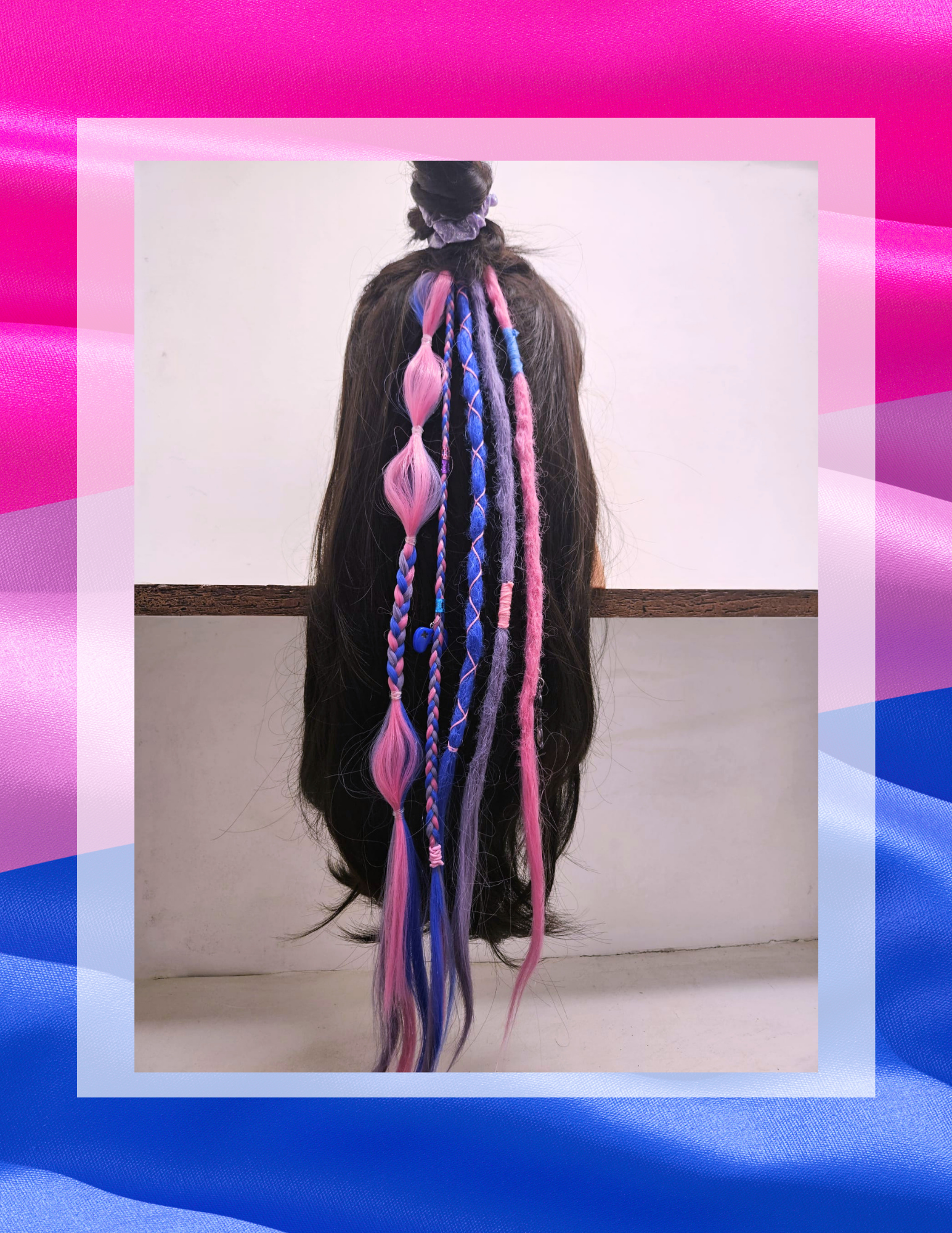 Dreads bi pride vues de dos avec perles pompons roses