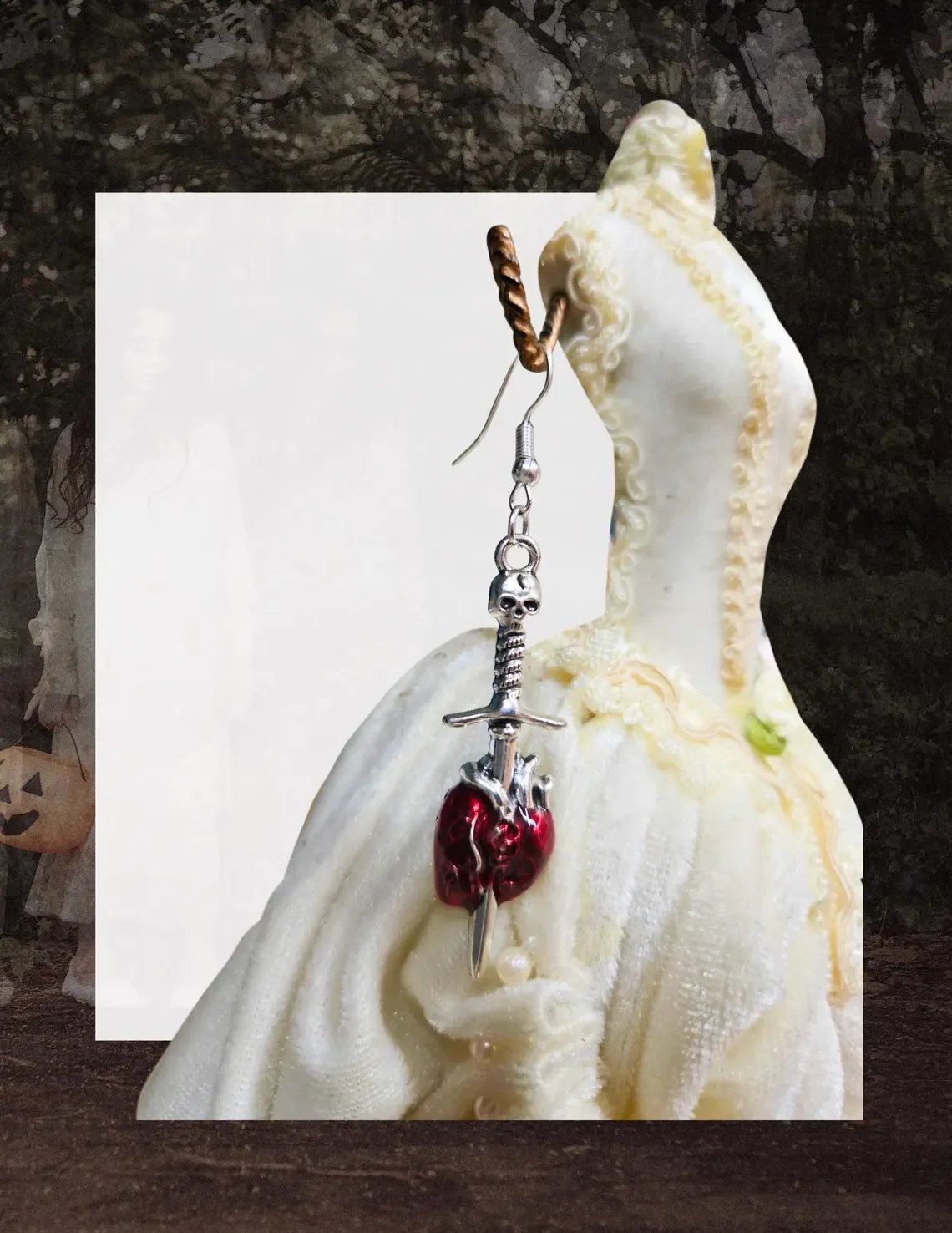 Boucle d'oreille pendante avec pierre rouge, style gothique fait main
