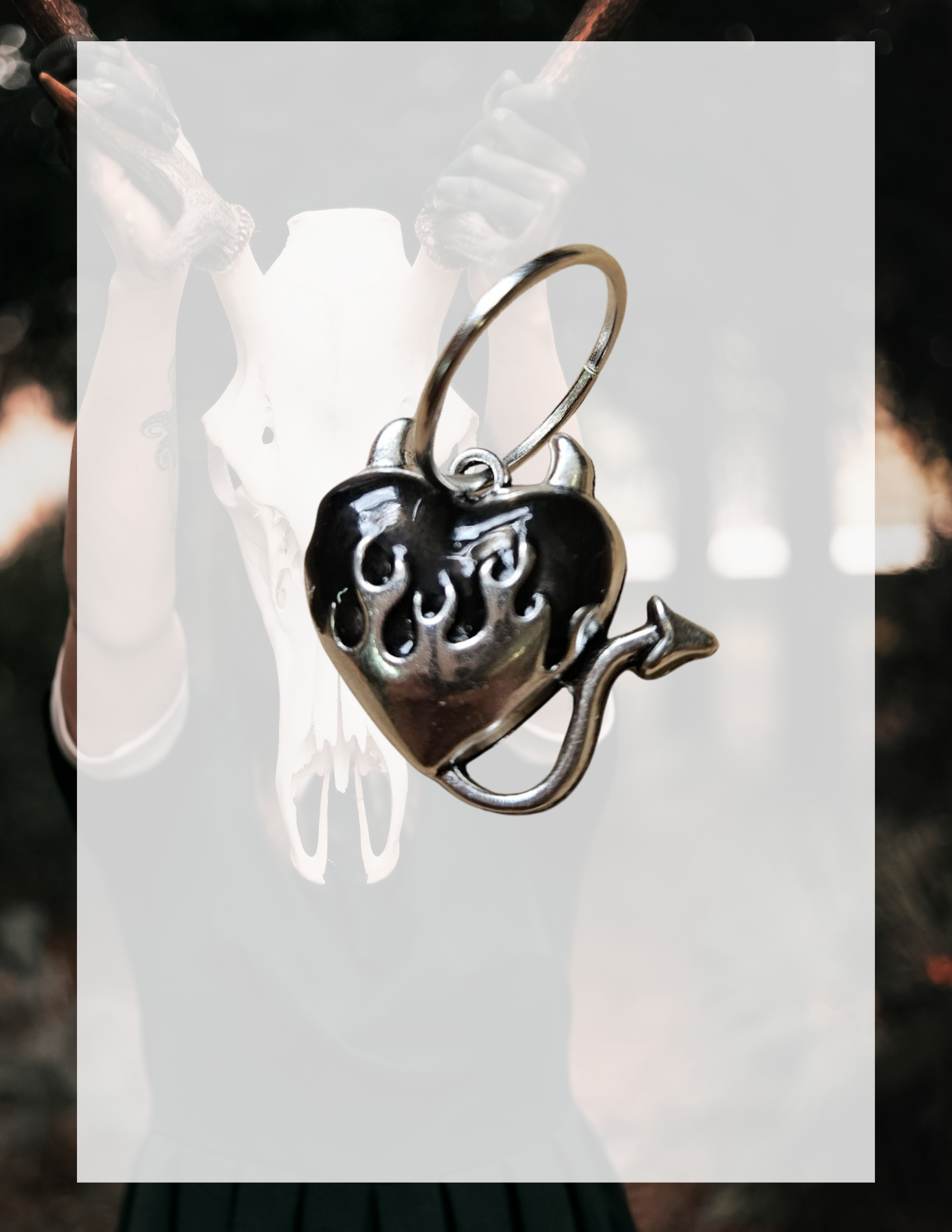 anneau-charm-coeur-diable-flamme.jpg