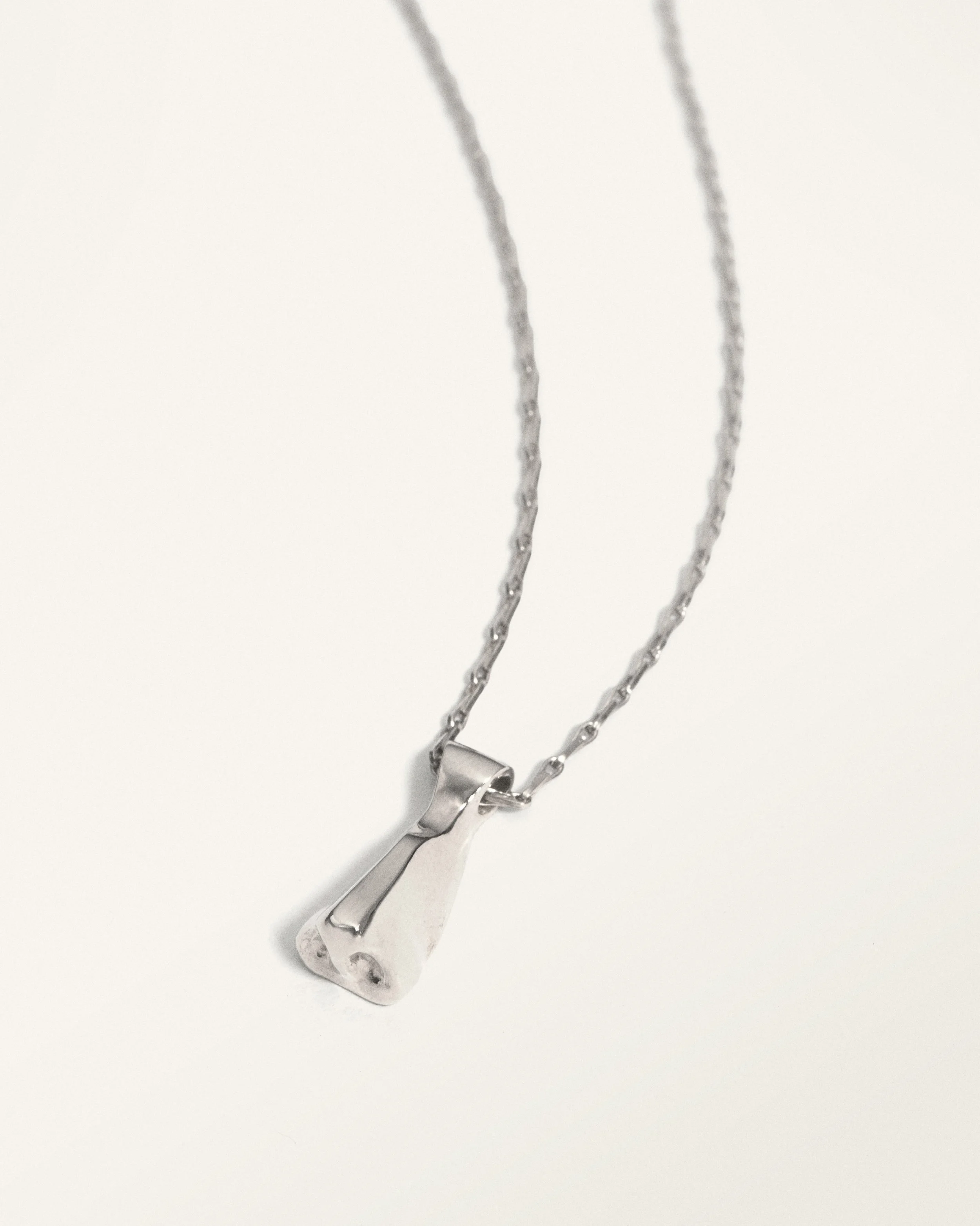 Tagtraum_Nose-Necklace_c_silver.jpg