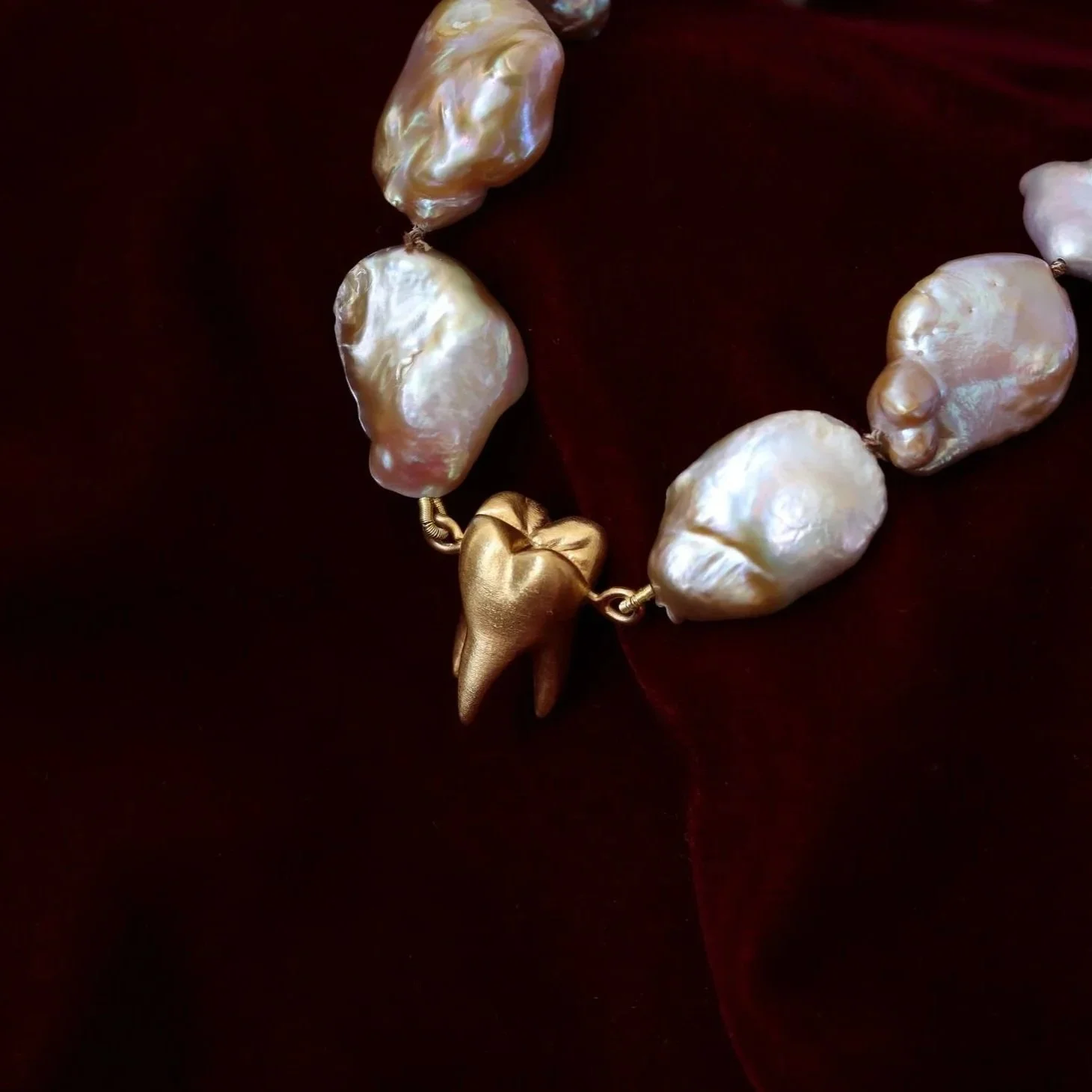 Freshwater pearl necklace with tooth pendant. 