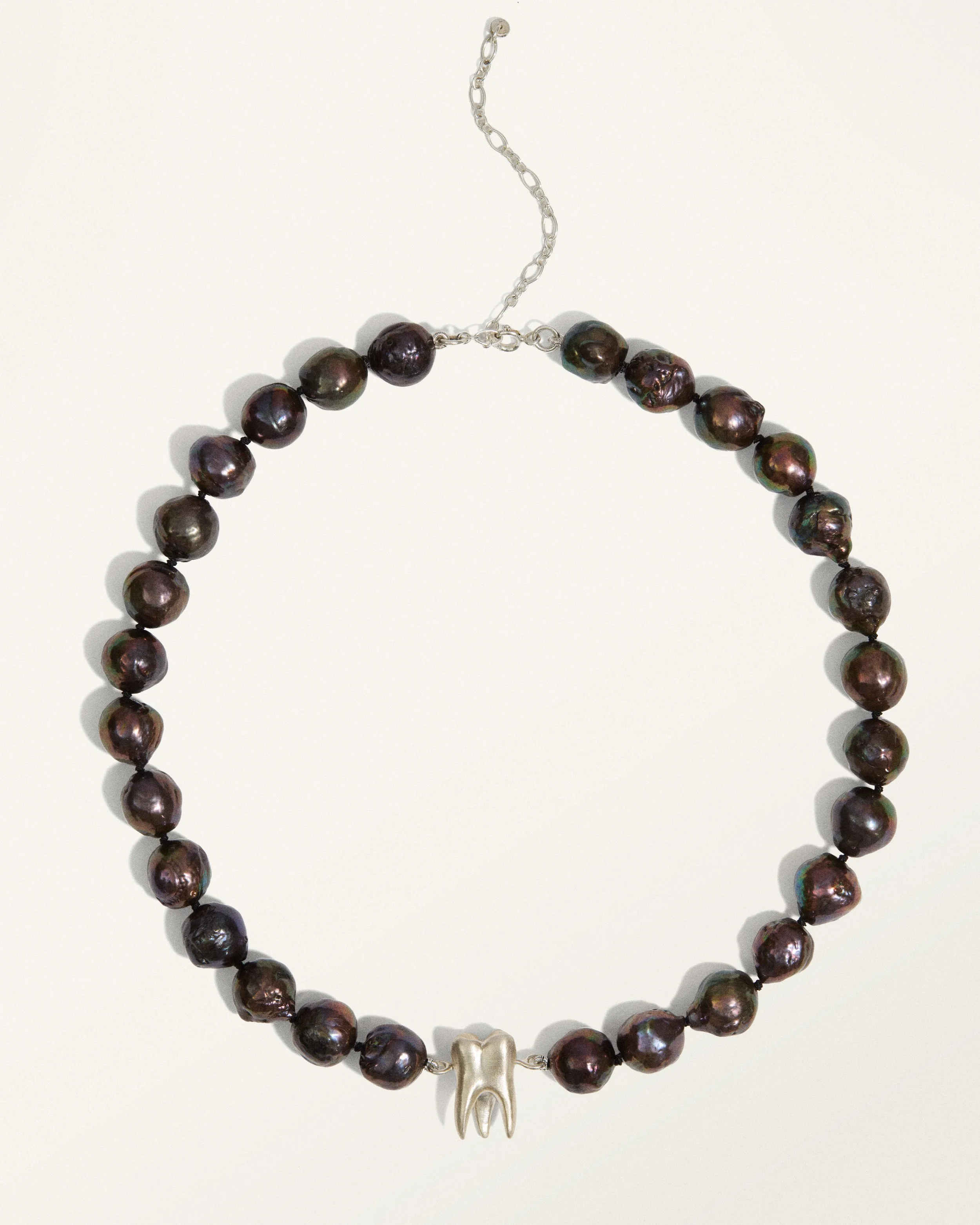 Tagtraum_Tooth-Necklace3_b.jpg