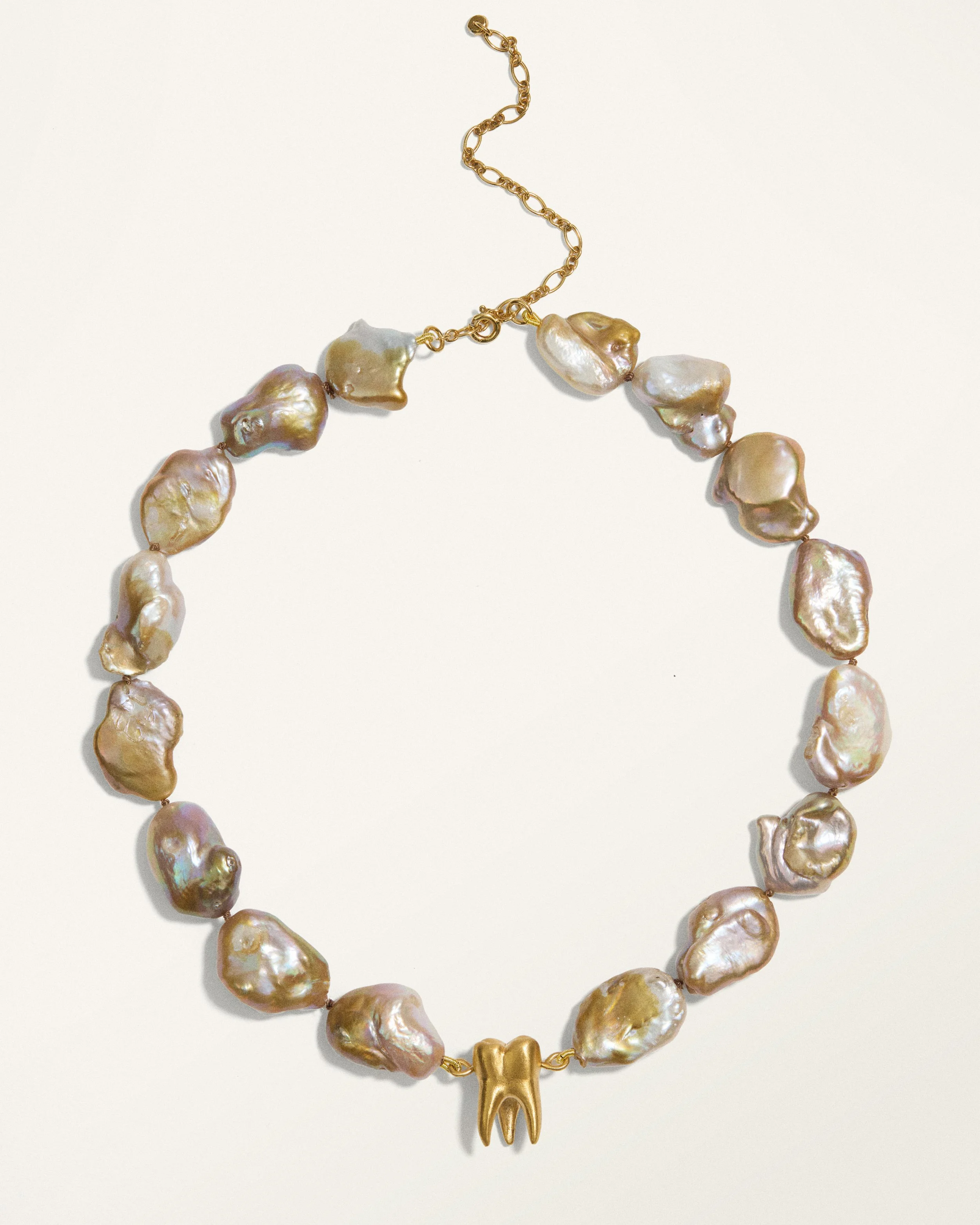 Tagtraum_Tooth-Necklace2_b.jpg