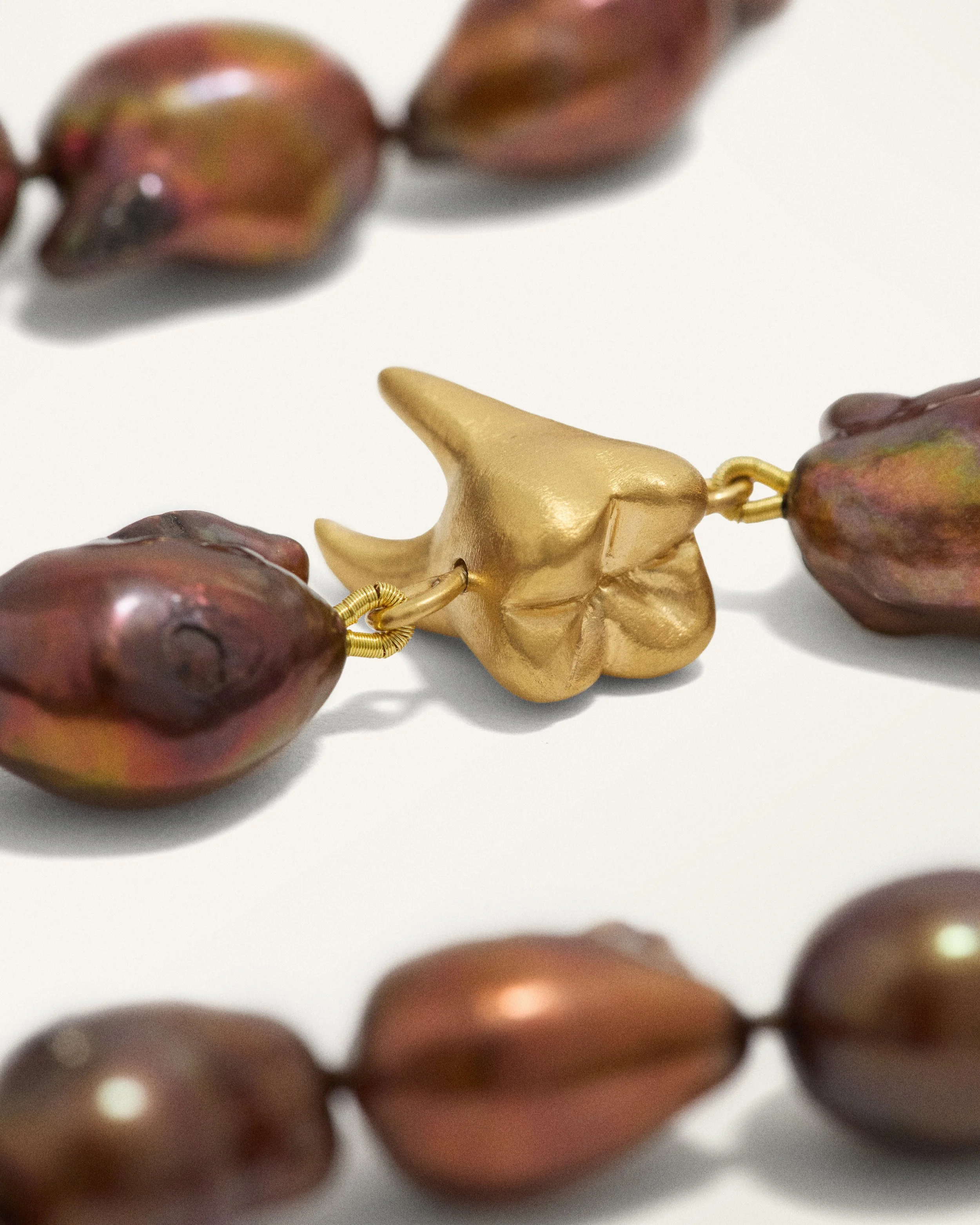 Tagtraum_Tooth-Necklace1_c.jpg