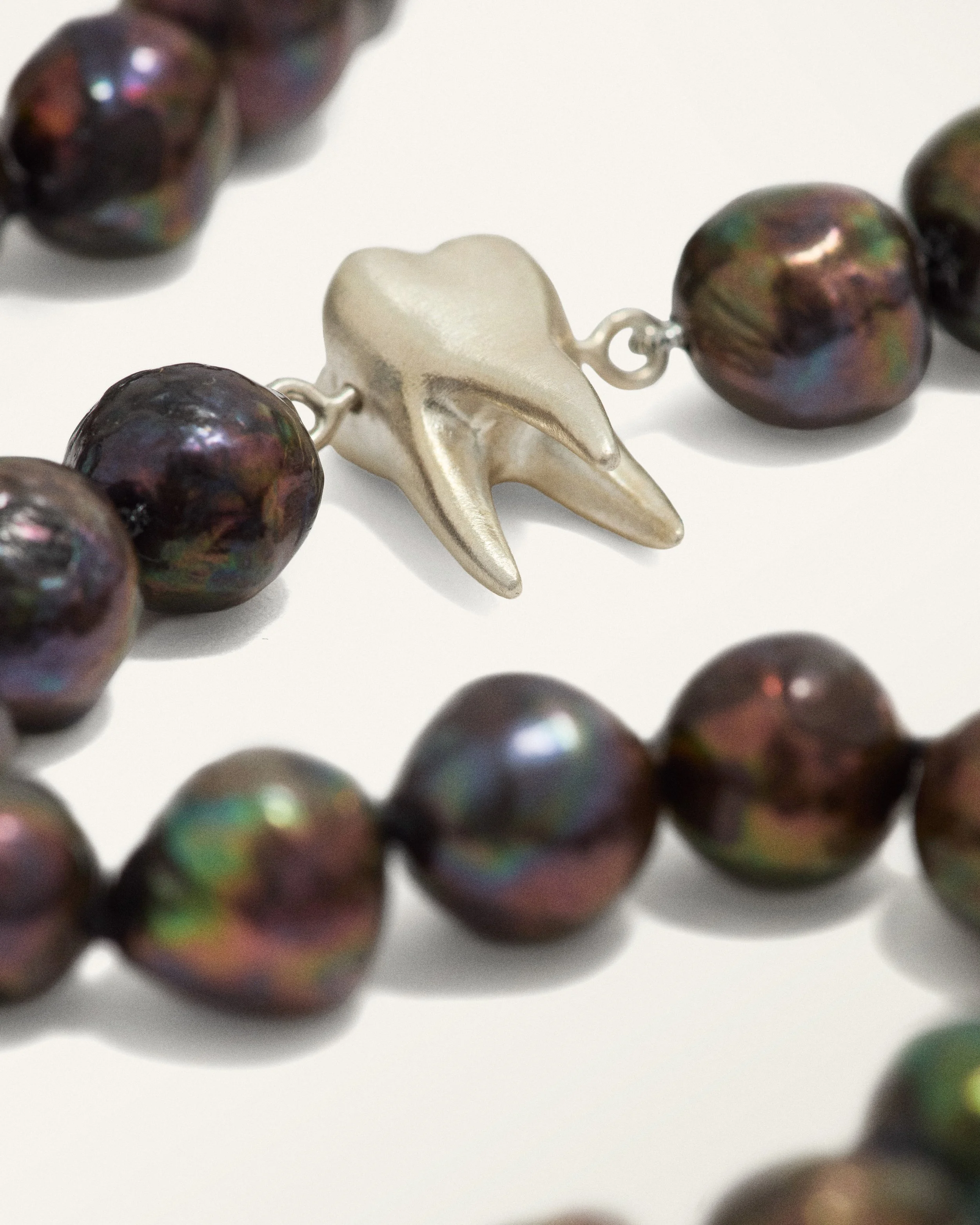Tagtraum_Tooth-Necklace3_c.jpg