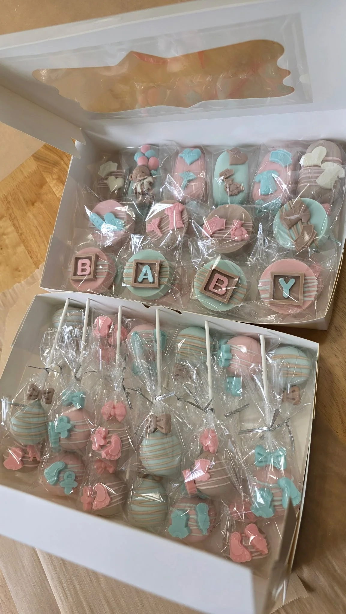 Custom Cake Pop Box.jpg