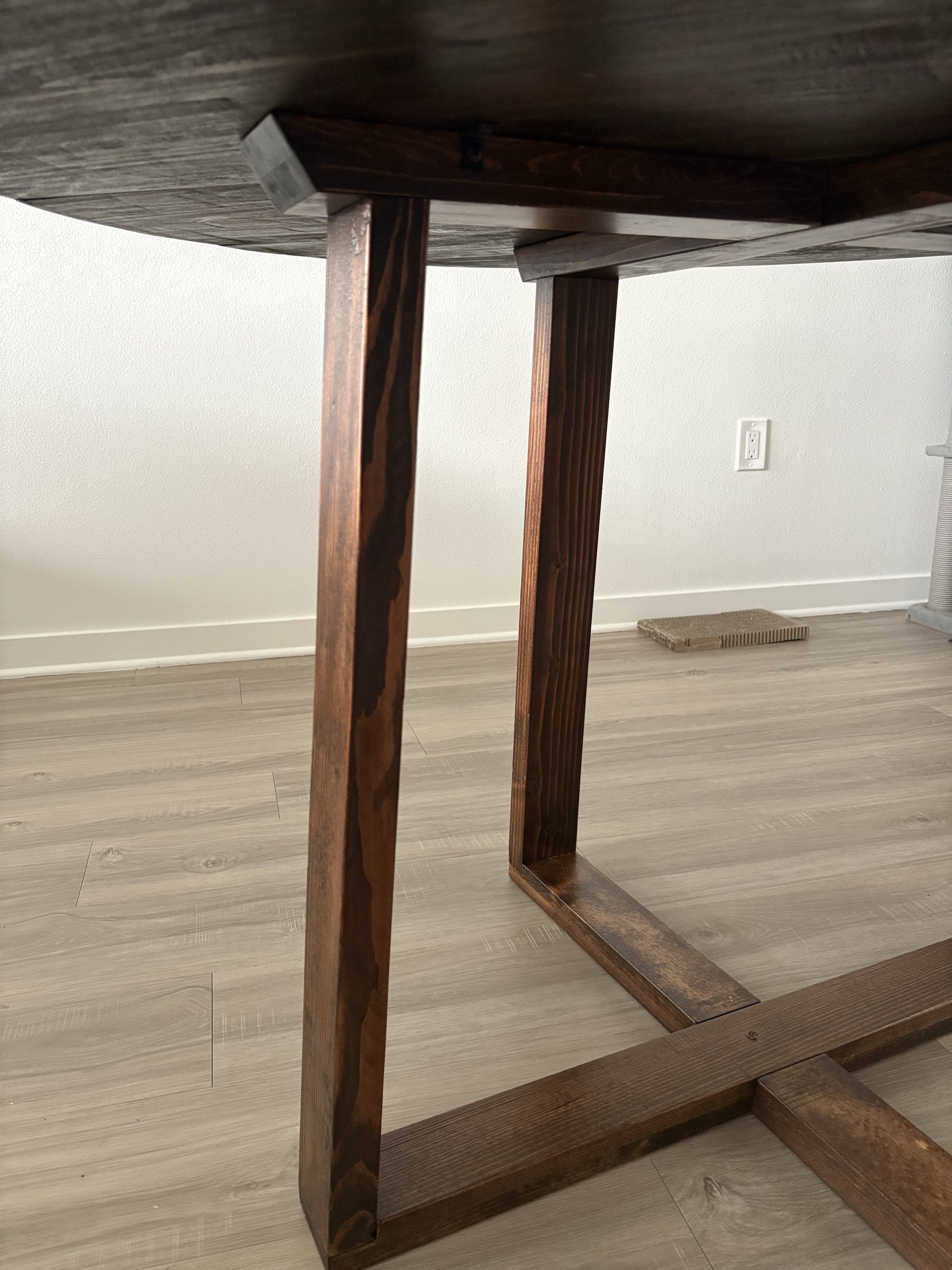 Detail of the round table's base.