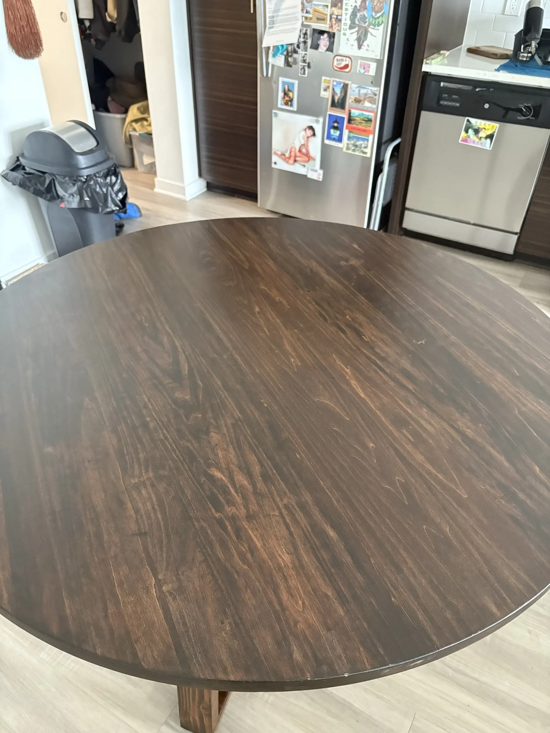 Close-up of the walnut-stained grain on the round table top.
