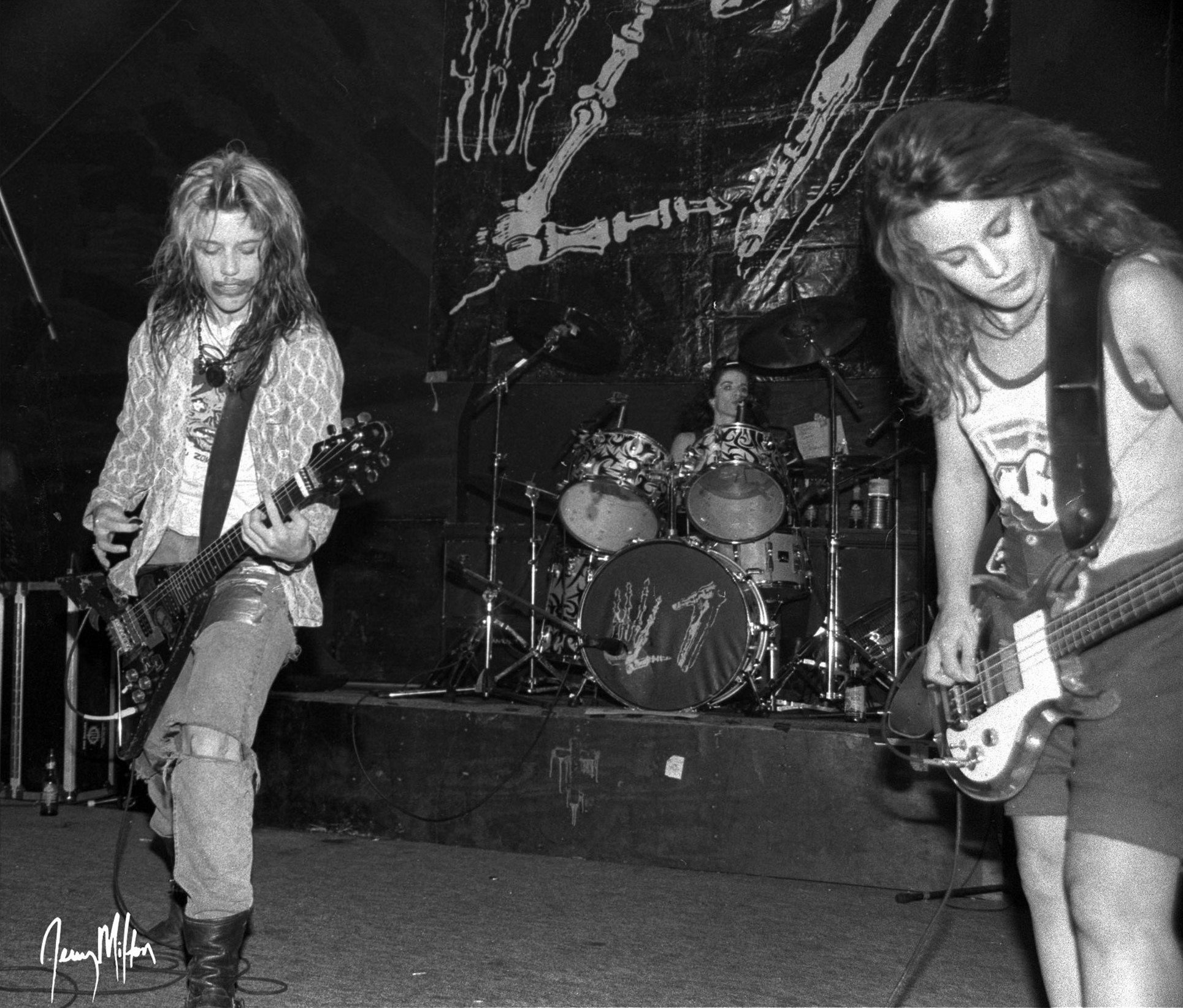 L7 - Pretend We're Dead (2016 documentary)