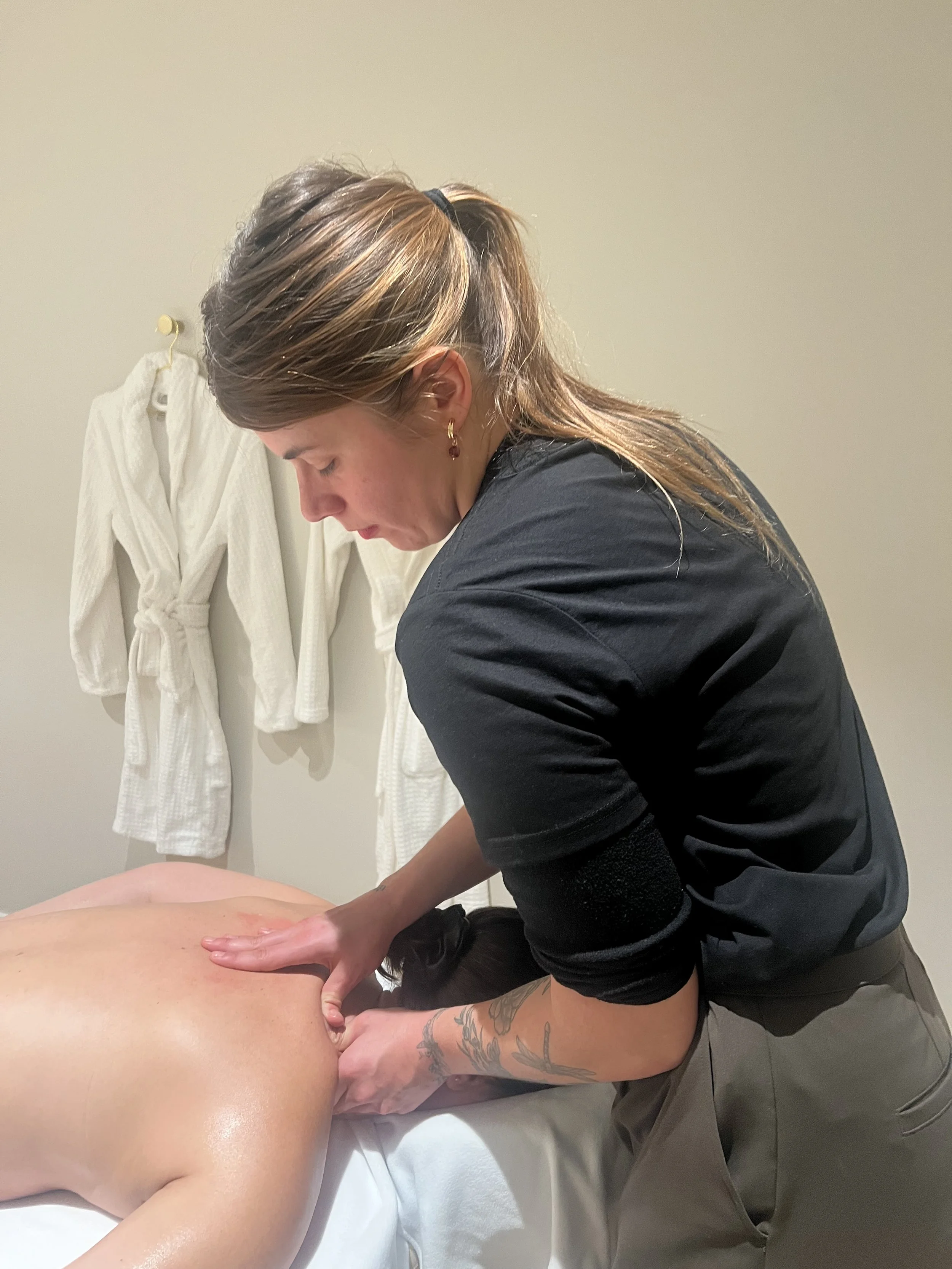 Therapist performing a personalised Recovery Massage on the shoulders at Queenstown Massage in Frankton.
