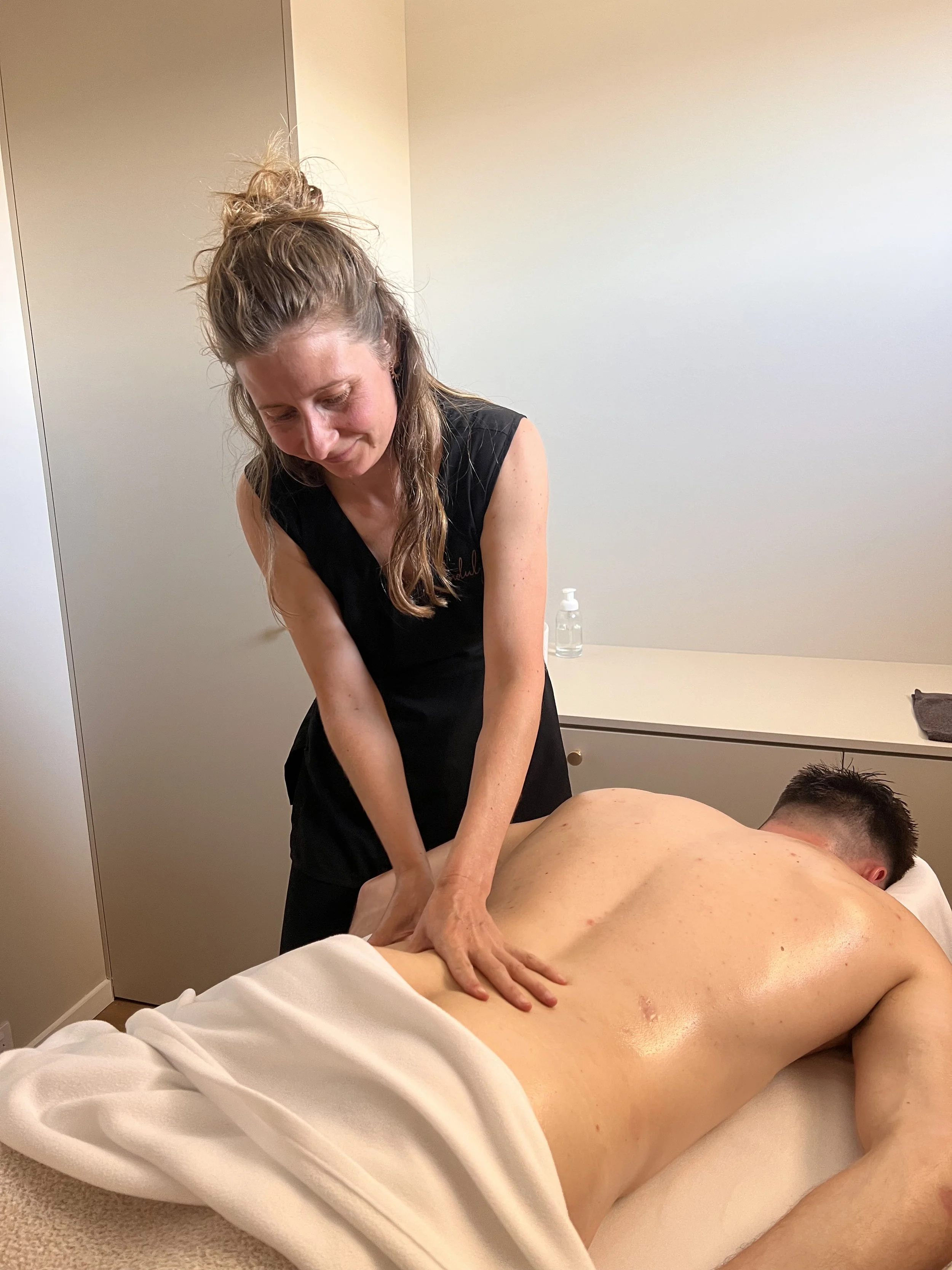 Therapist providing a personalised deep tissue back massage at Queenstown Massage in Frankton.