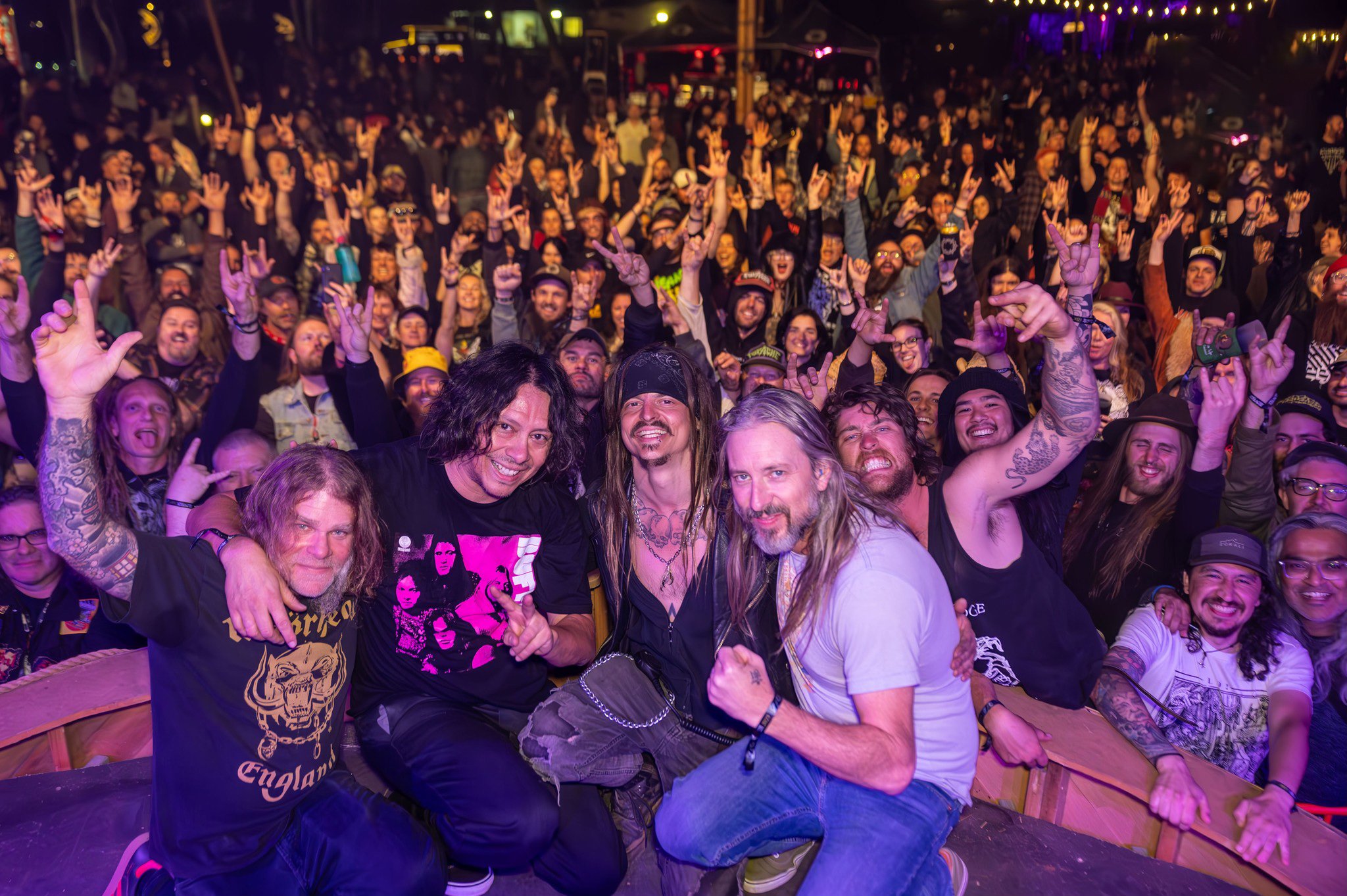 Earthless crowd.jpg