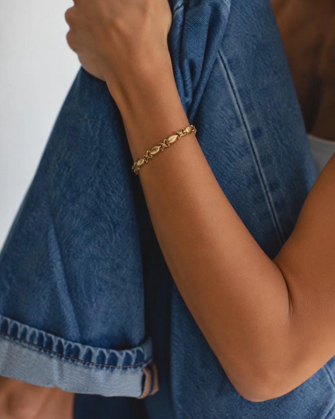 One of my favourite pieces that I&rsquo;ve sourced 🕵🏼
This bracelet came from one of our amazing vendors in the UK - known for their Egyptian revival pieces &amp; I&rsquo;m obsessed.